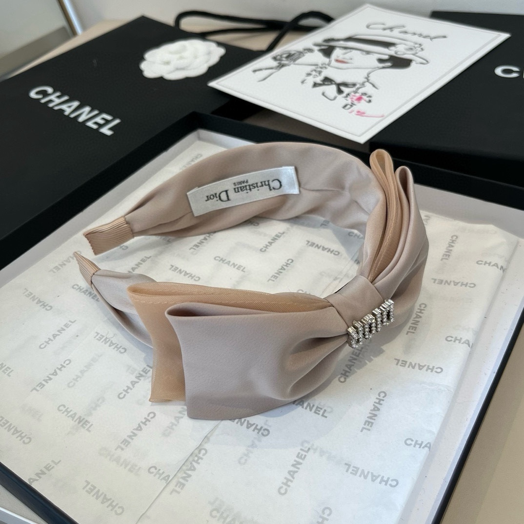 🆕

Dior迪奥新款蝴蝶结发箍