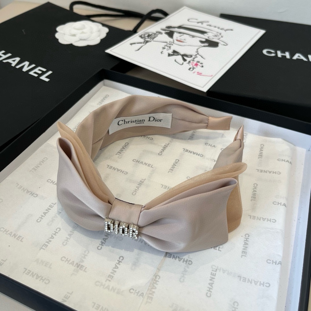 🆕

Dior迪奥新款蝴蝶结发箍
