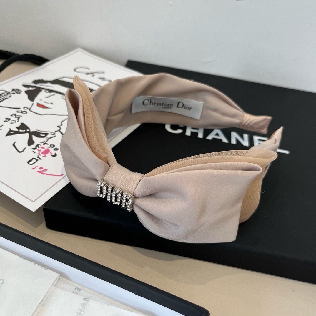 🆕

Dior迪奥新款蝴蝶结发箍