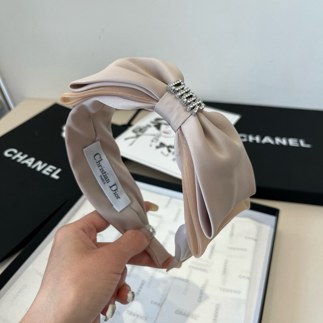 🆕

Dior迪奥新款蝴蝶结发箍