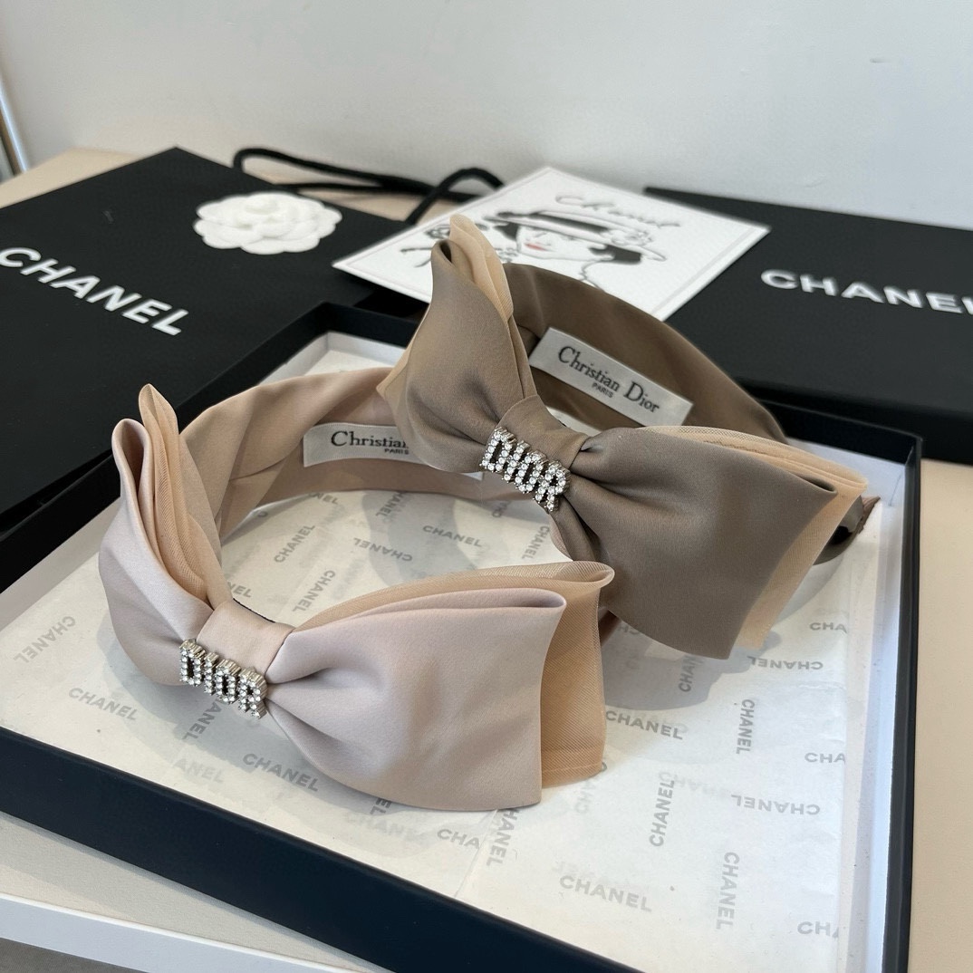 🆕

Dior迪奥新款蝴蝶结发箍