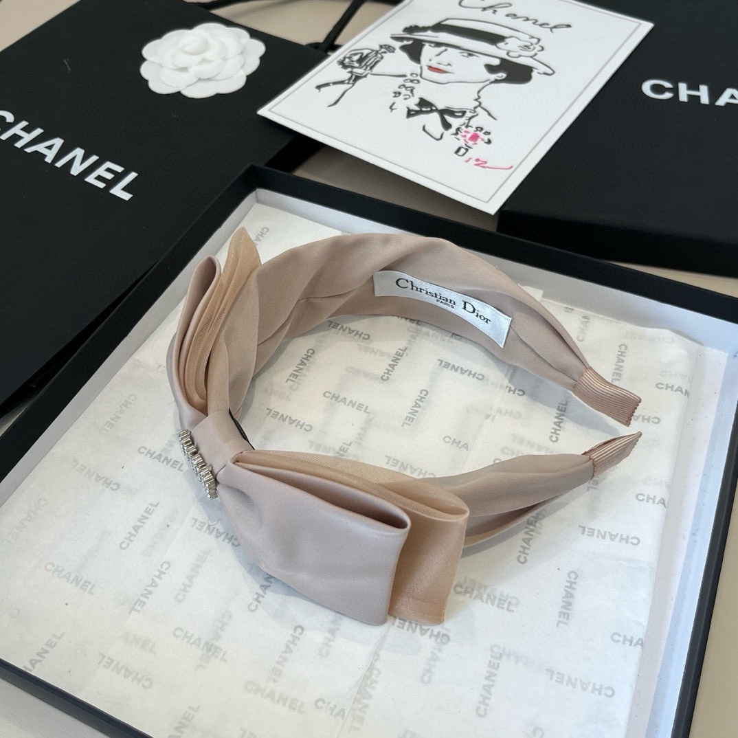 🆕

Dior迪奥新款蝴蝶结发箍