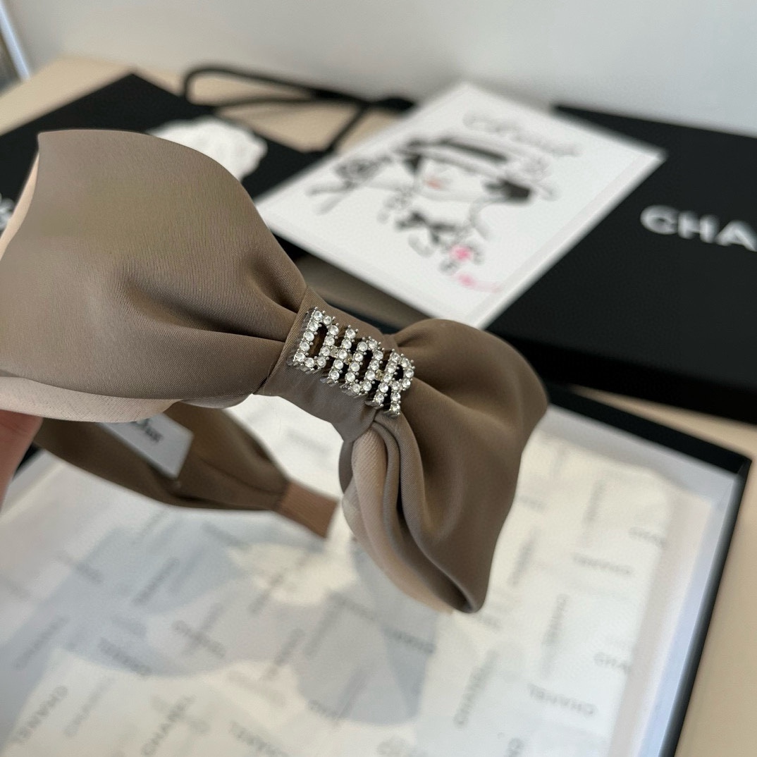 🆕

Dior迪奥新款蝴蝶结发箍