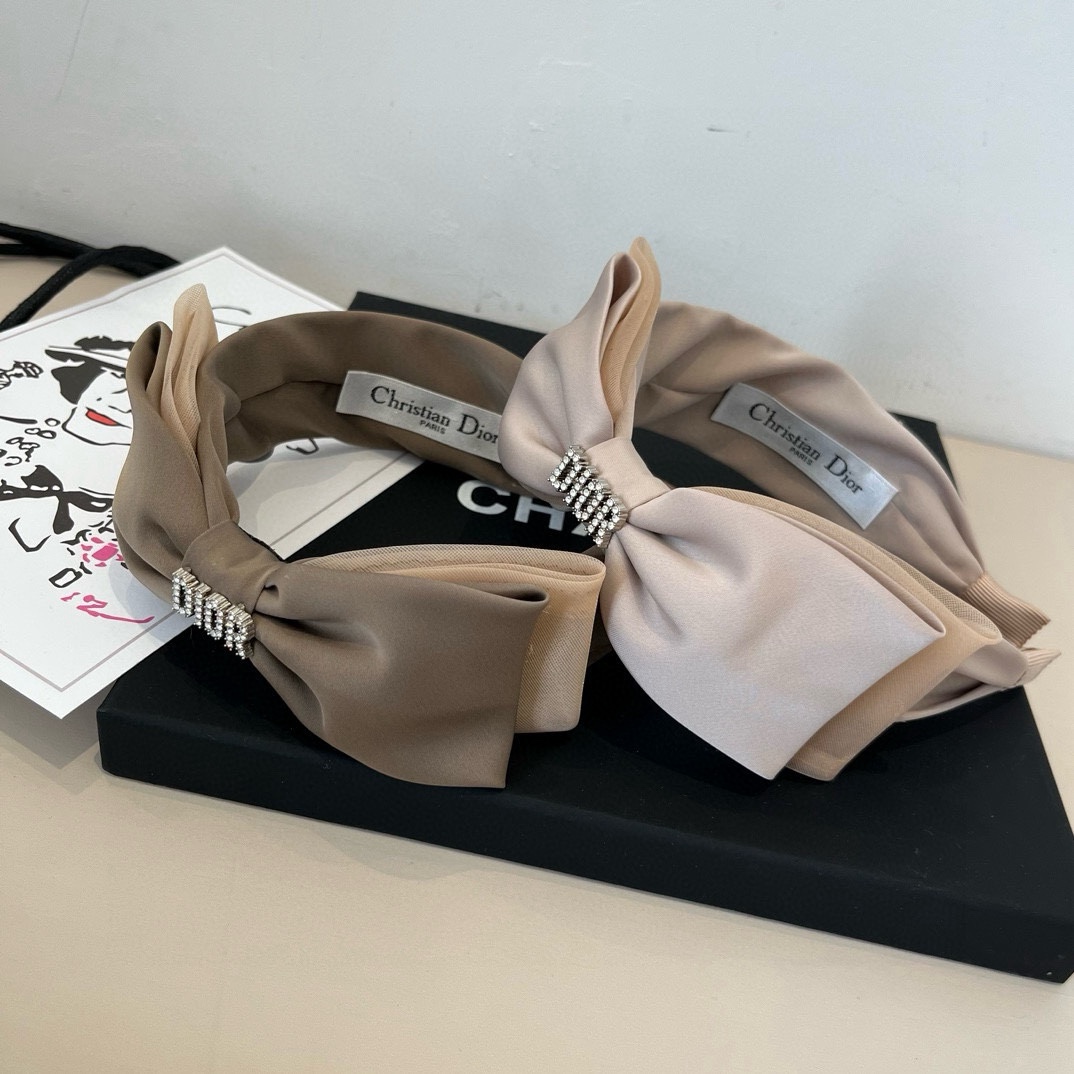 🆕

Dior迪奥新款蝴蝶结发箍