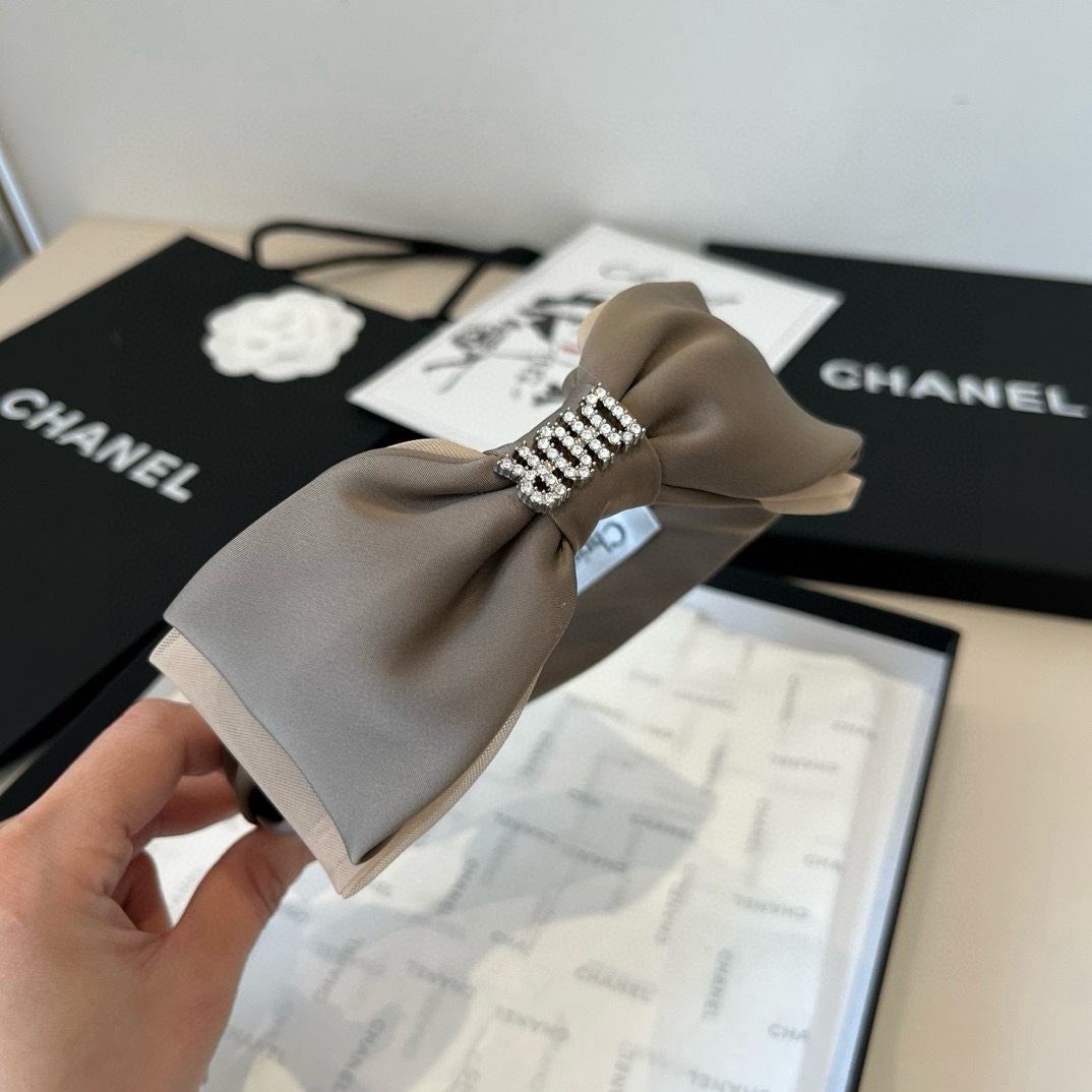 🆕

Dior迪奥新款蝴蝶结发箍