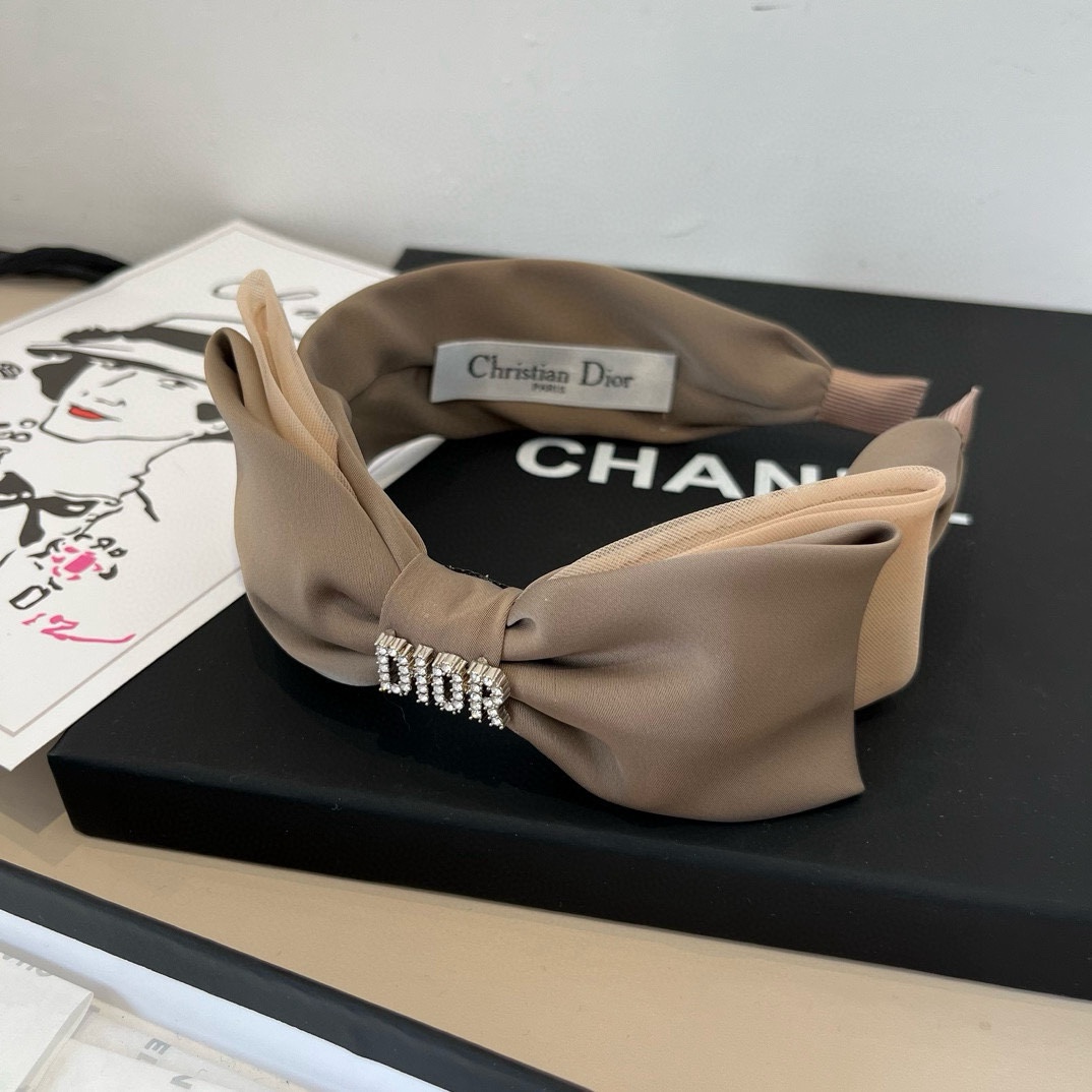 🆕

Dior迪奥新款蝴蝶结发箍