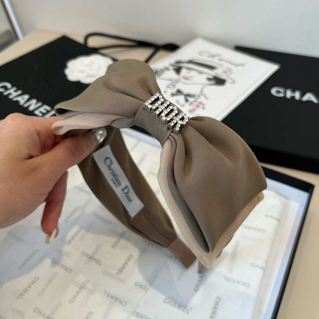 🆕

Dior迪奥新款蝴蝶结发箍