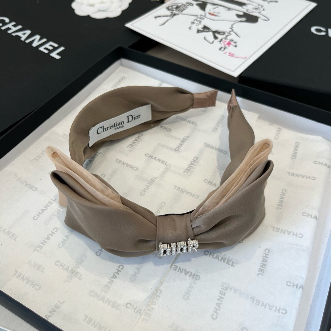 🆕

Dior迪奥新款蝴蝶结发箍