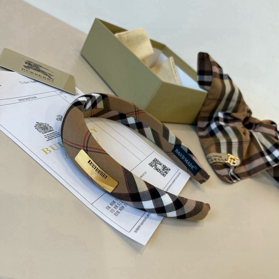 🆕

Burberry巴宝品新款发箍，BB格发箍