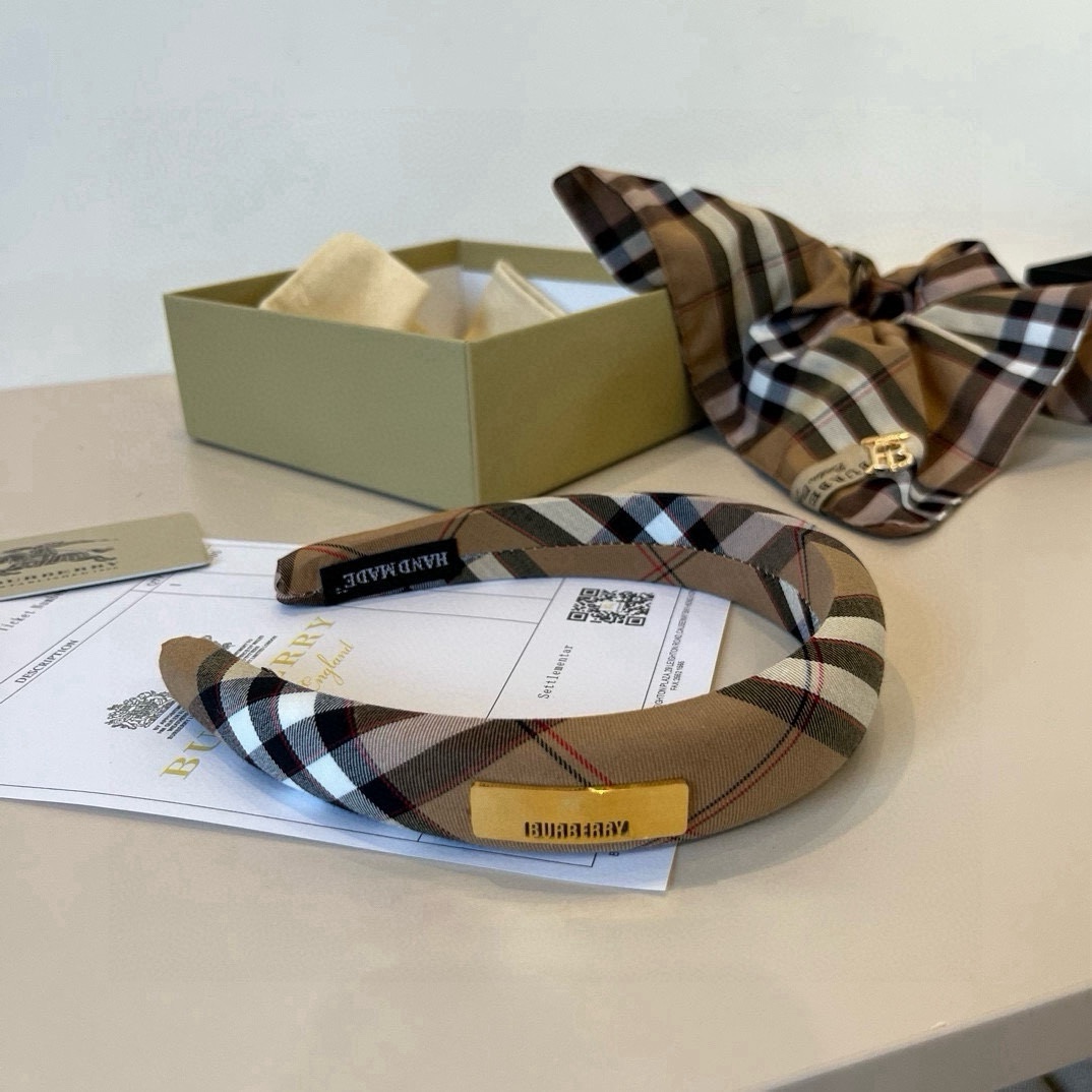 🆕

Burberry巴宝品新款发箍，BB格发箍