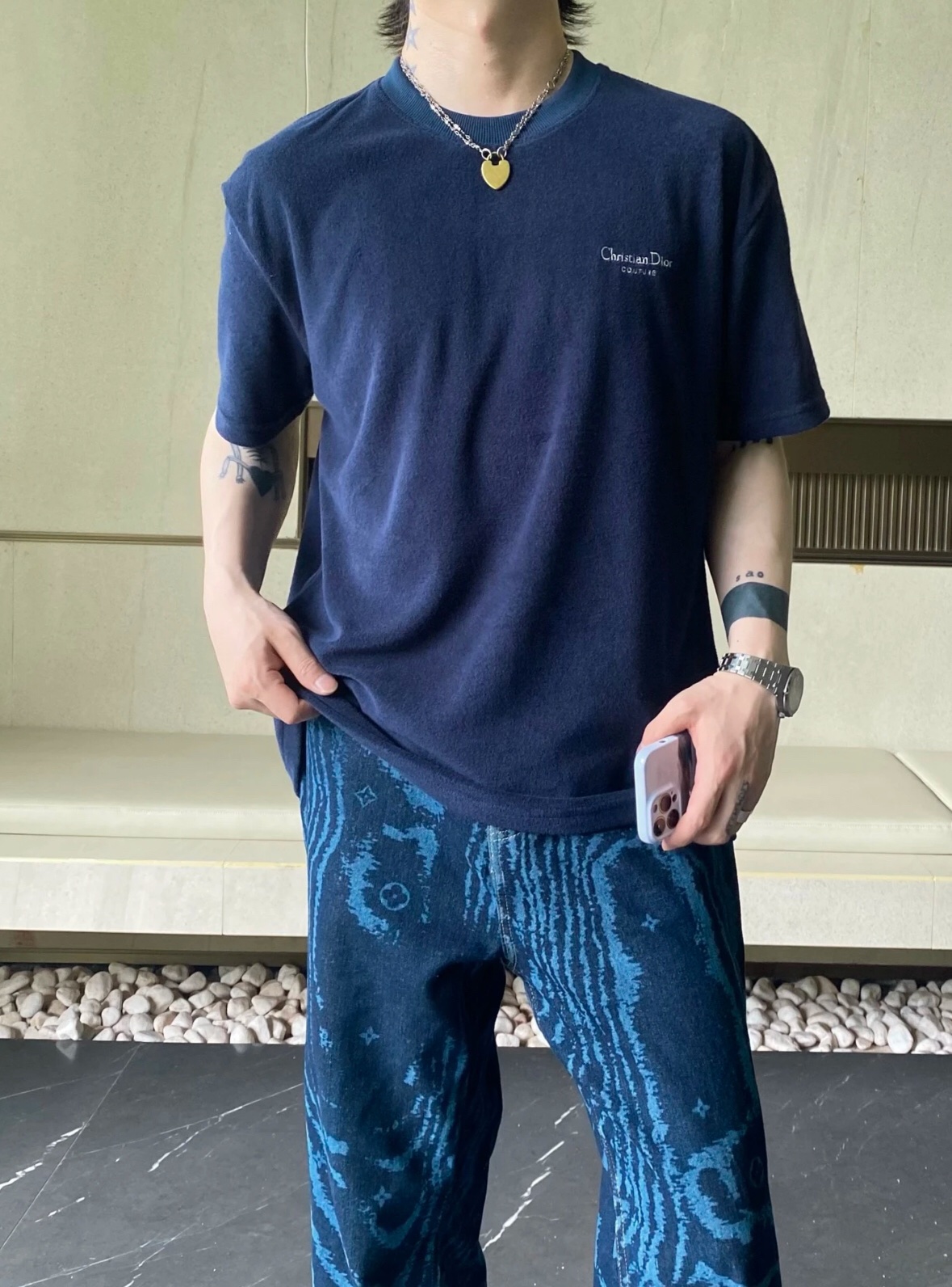 NO:456207,Dior Towel tee 2025 autumn and winter models are updated and put on the shelves one after another!  Classic embroidered letter pattern, simple and elegant, fashionable and casual, pure cotton towel fabric, especially soft and skin-friendly, very comfortable!  S, M, L, XL, dior, alexander wang19860909Dior 毛巾 tee 2025秋冬款 陆续更新上架！ 经典刺绣字母图案 简约大方 时尚休闲 纯棉质毛巾面料 特别的柔软亲肌肤 很舒服！ 码数S,M,L,XL,,dior,alexander wang,Men's clothing