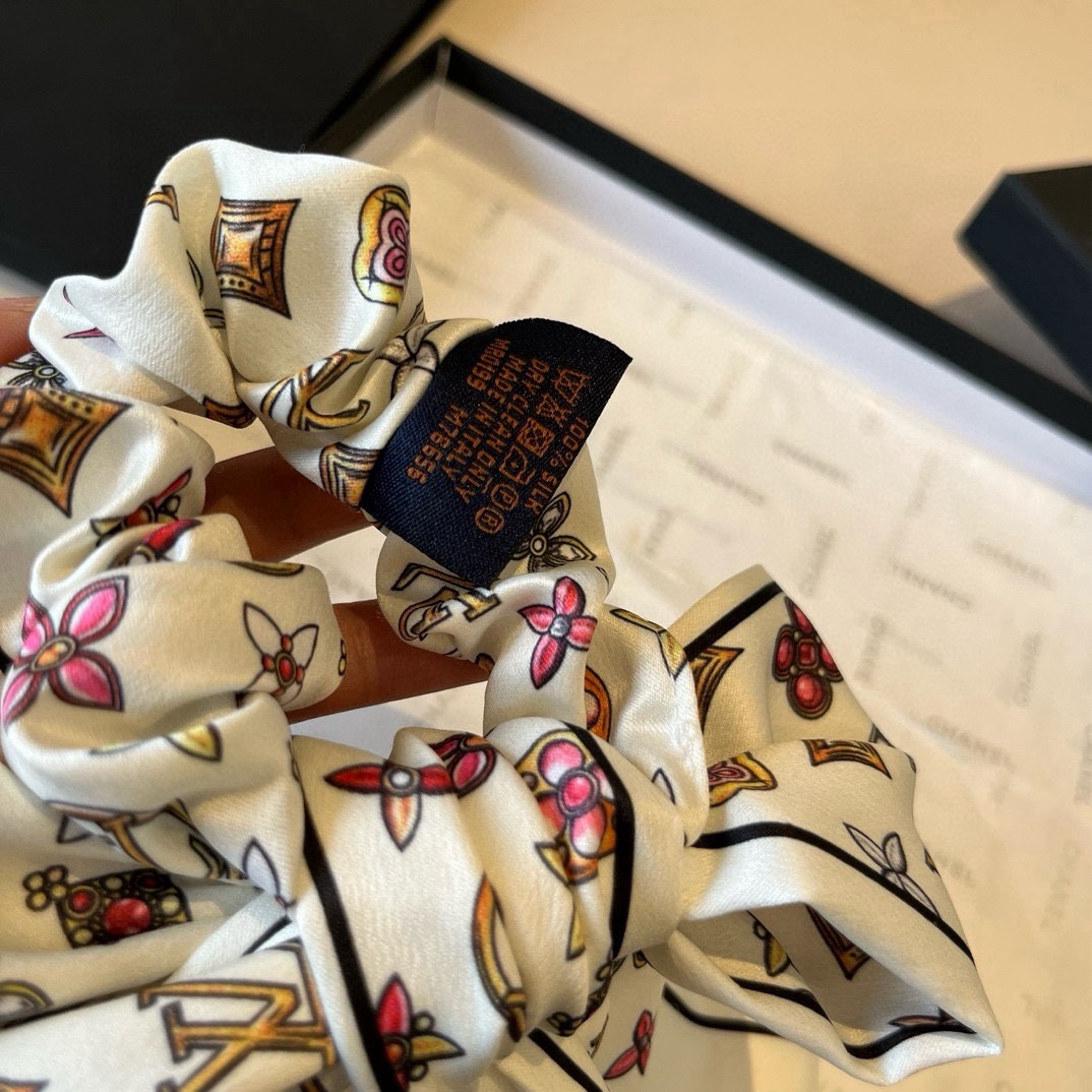 🆕

LV蝴蝶结发圈