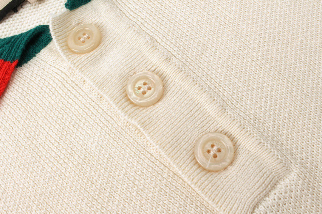 古驰/Gucci 夏季新款 胸前互扣式小双G针织翻领短袖polo衫象牙白-Chinese UA Cheap High Quatity Brand Clothes Bags handbags Sneakers wholesale wholesaler seller from China Factory suppliers Fashion Clothing Shoes best Quality Beautiful Price 古驰/Gucci 夏季新款 胸前互扣式小双G针织翻领短袖polo衫象牙白