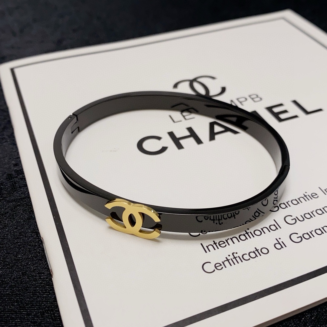 Chanel Carbon Black Handworker: High-Level Craftsmanship with Luxury and High Price - 图片 4