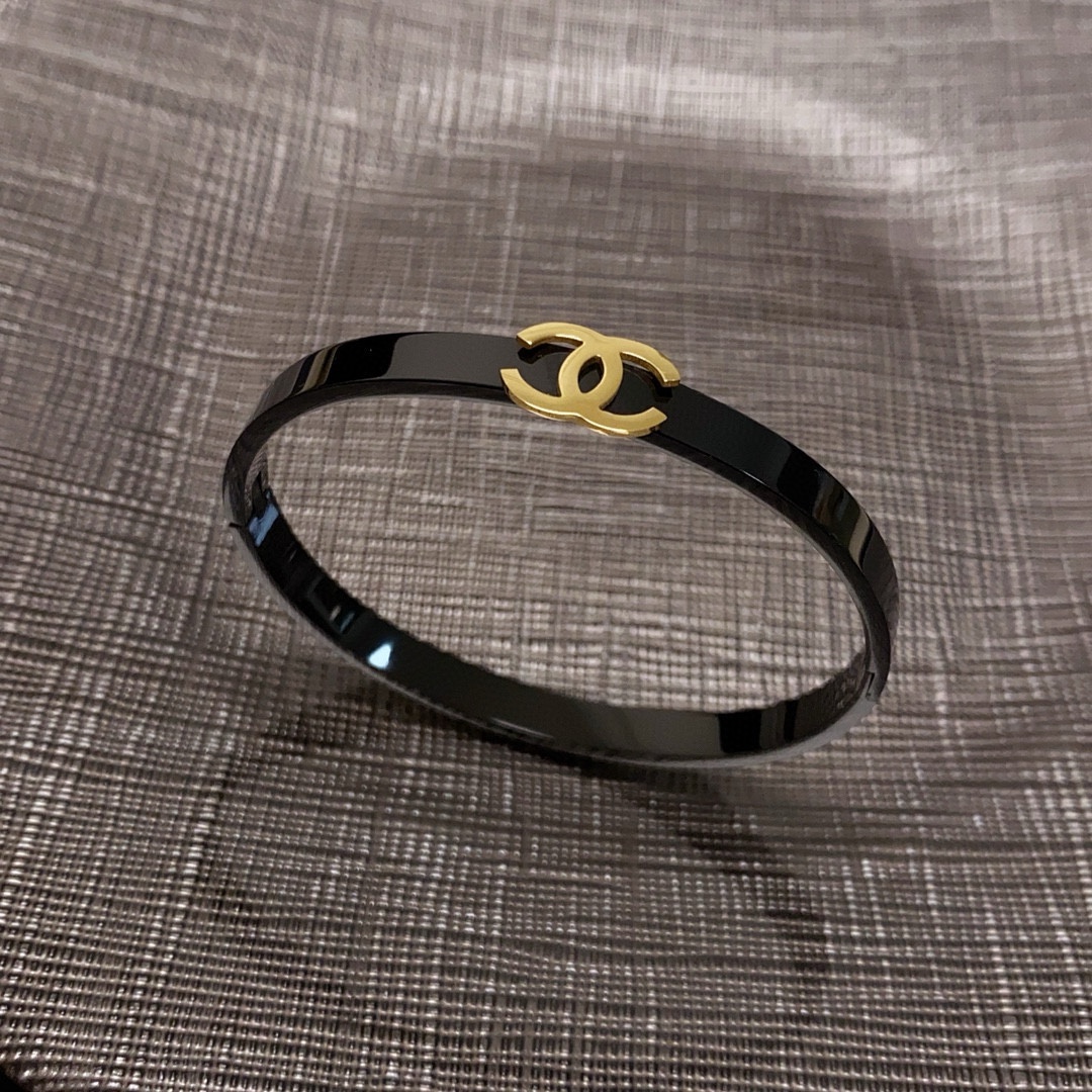 Chanel Carbon Black Handworker: High-Level Craftsmanship with Luxury and High Price - 图片 7