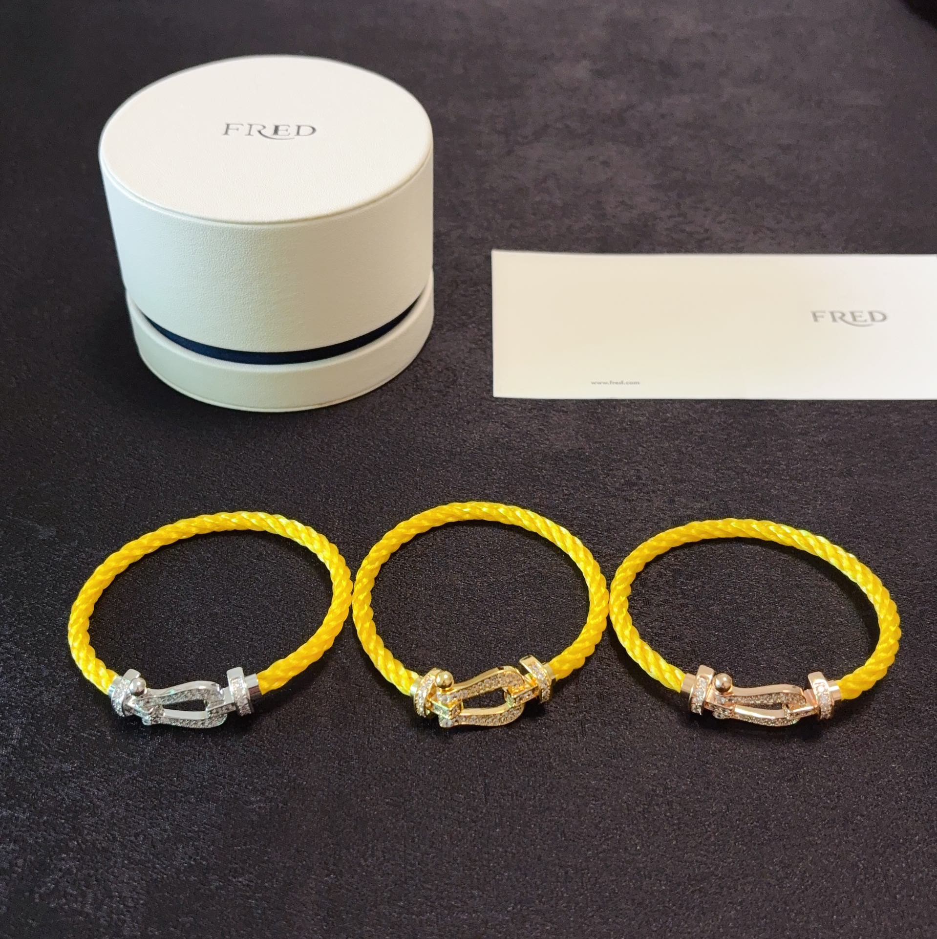 Fashionable High-End Bracelets with Drills and Gold Accents - 图片 3