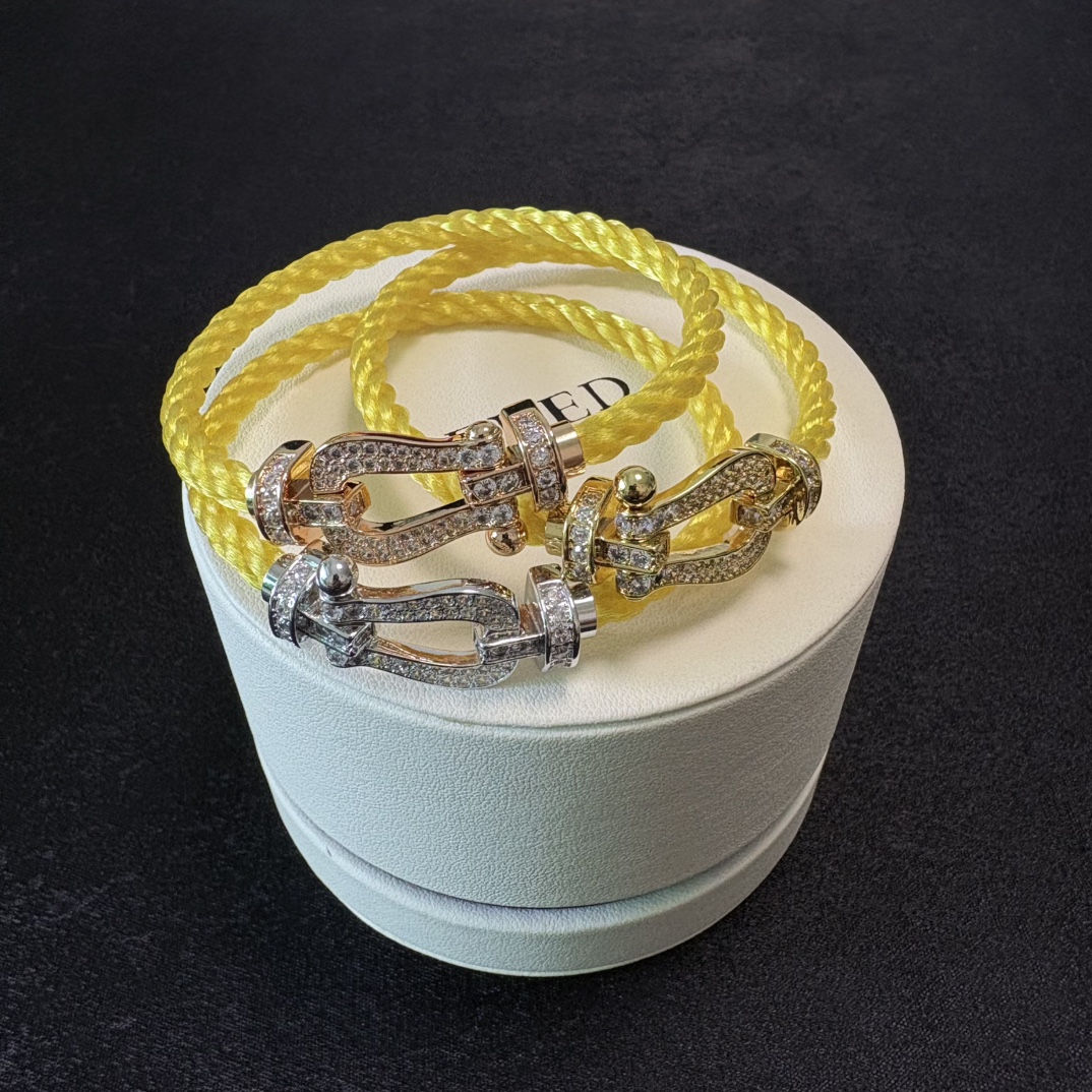 Fashionable High-End Bracelets with Drills and Gold Accents - 图片 9