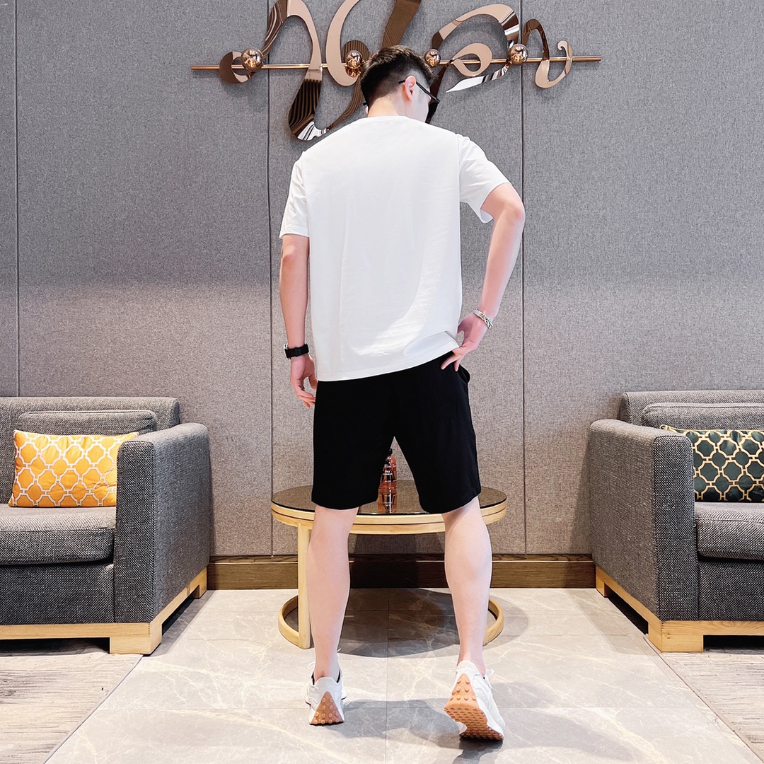 Celine 品牌【CELINE赛琳】 2025新款男士短袖短裤套装 销售 市面高端版本 手感细腻柔软 让你穿着更加舒适 立体裁剪版型超赞 尺码:M-5XL下单请报身高体重