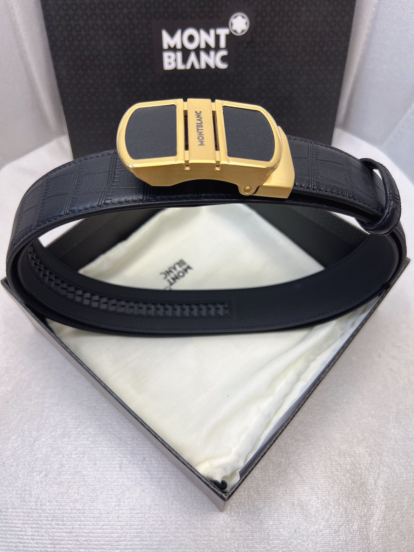 Italian Imported Cattle Belt with Automatic One-Headed Oxen-Skin Stripes