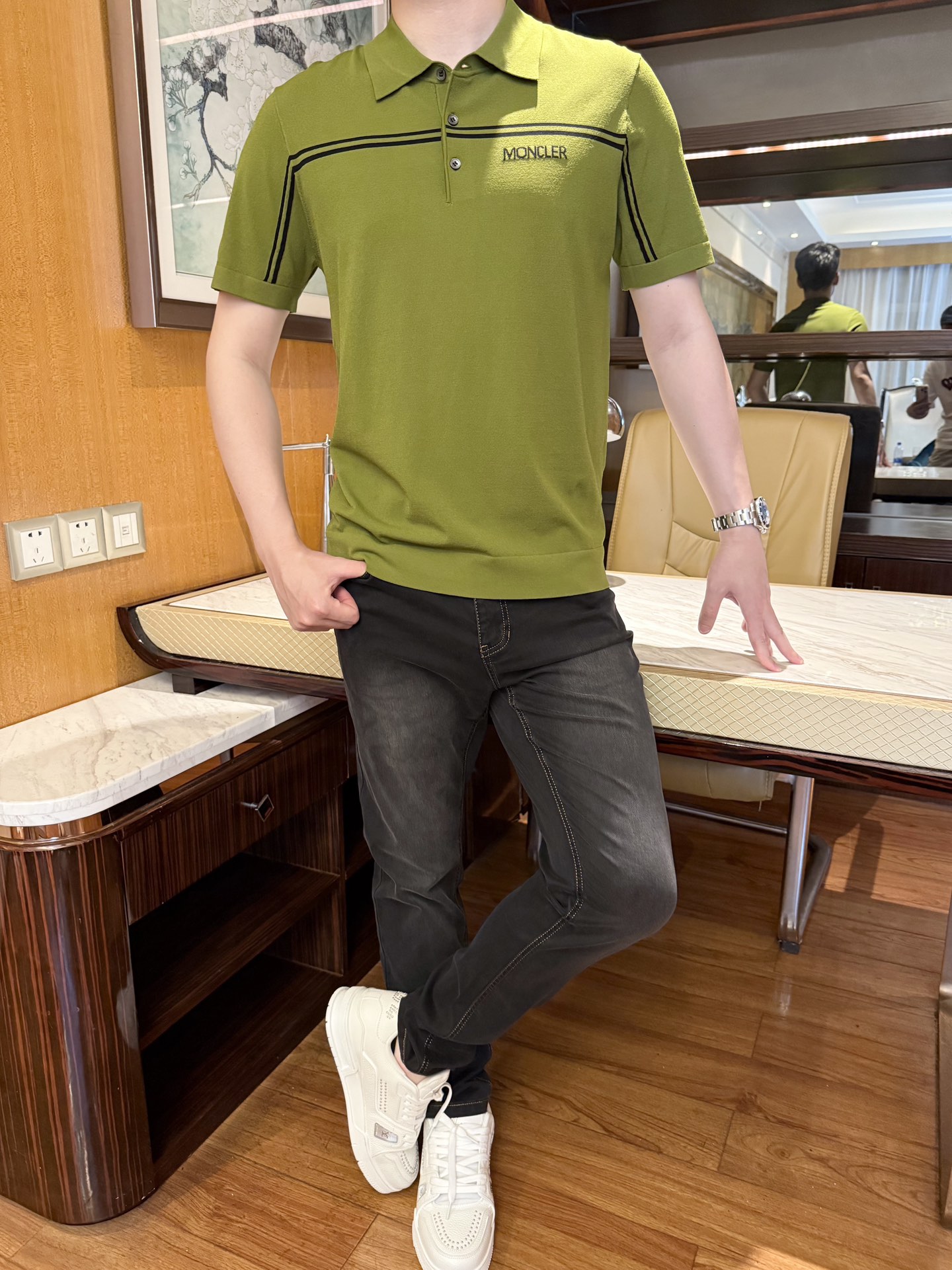 NO:452319,Mengkou-2025 counter latest hot-selling Polo, a London counter hot-selling product!  Selected Italian imported Yilit fabrics with the latest designs, brand embroidery on the chest highlights taste, business and casual boutique. Size: 48-56 (model 180/wear 50, with Hong Kong Lane Crawford gift box packaging), Moncler, alexander wang19860909蒙口-2025专柜最新爆款Polo出货 伦敦专柜热销单品！精选意大利进口伊力特面料搭配最新的设计,胸口的品牌刺绣彰显品味 商务休闲精品.尺码:48-56（模特180/穿50,配香港连卡佛礼盒包装）,,Moncler,alexander wang,Men's clothing