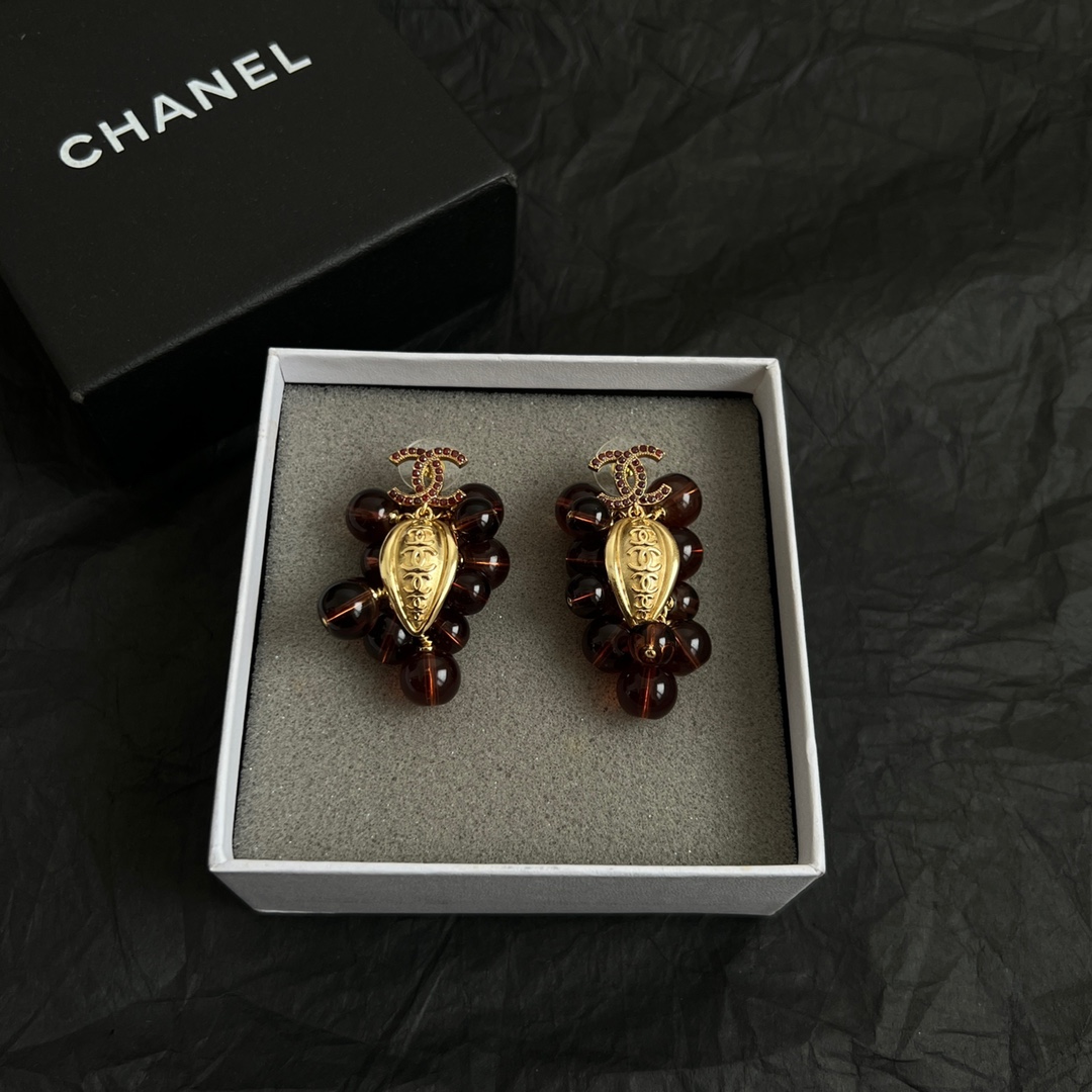【】Chanel香奈儿 中古 耳钉👀小香家的款式真心无需多介绍😘🎶每一款都超好看，精致大方，非常显气质。
