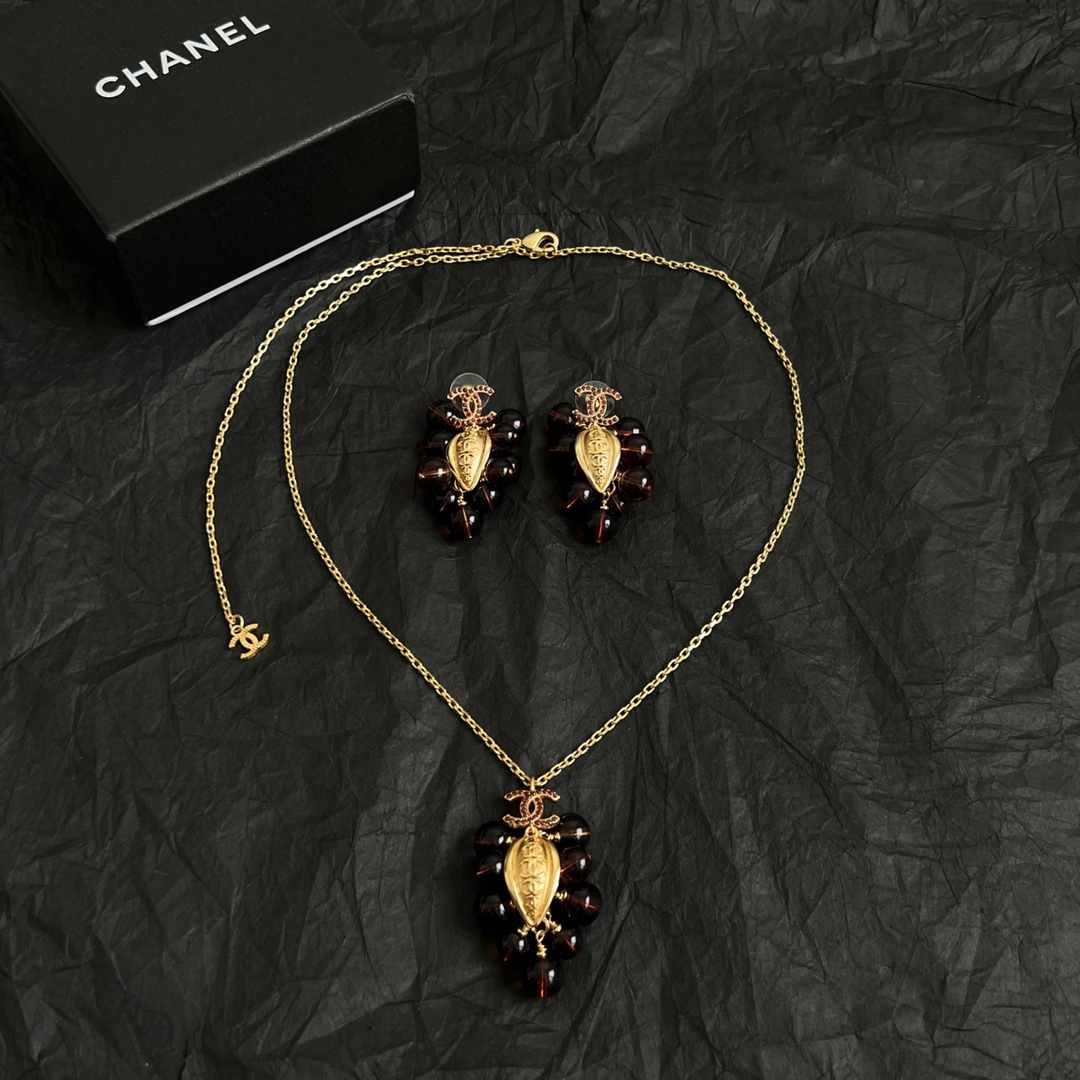 【】Chanel香奈儿 中古 耳钉👀小香家的款式真心无需多介绍😘🎶每一款都超好看，精致大方，非常显气质。