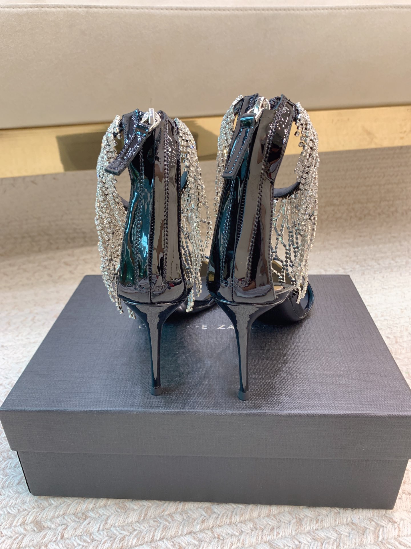 High-Quality Crystal Chain Heels by Giuseppe Zanotti for SS25 Collection - 图片 2