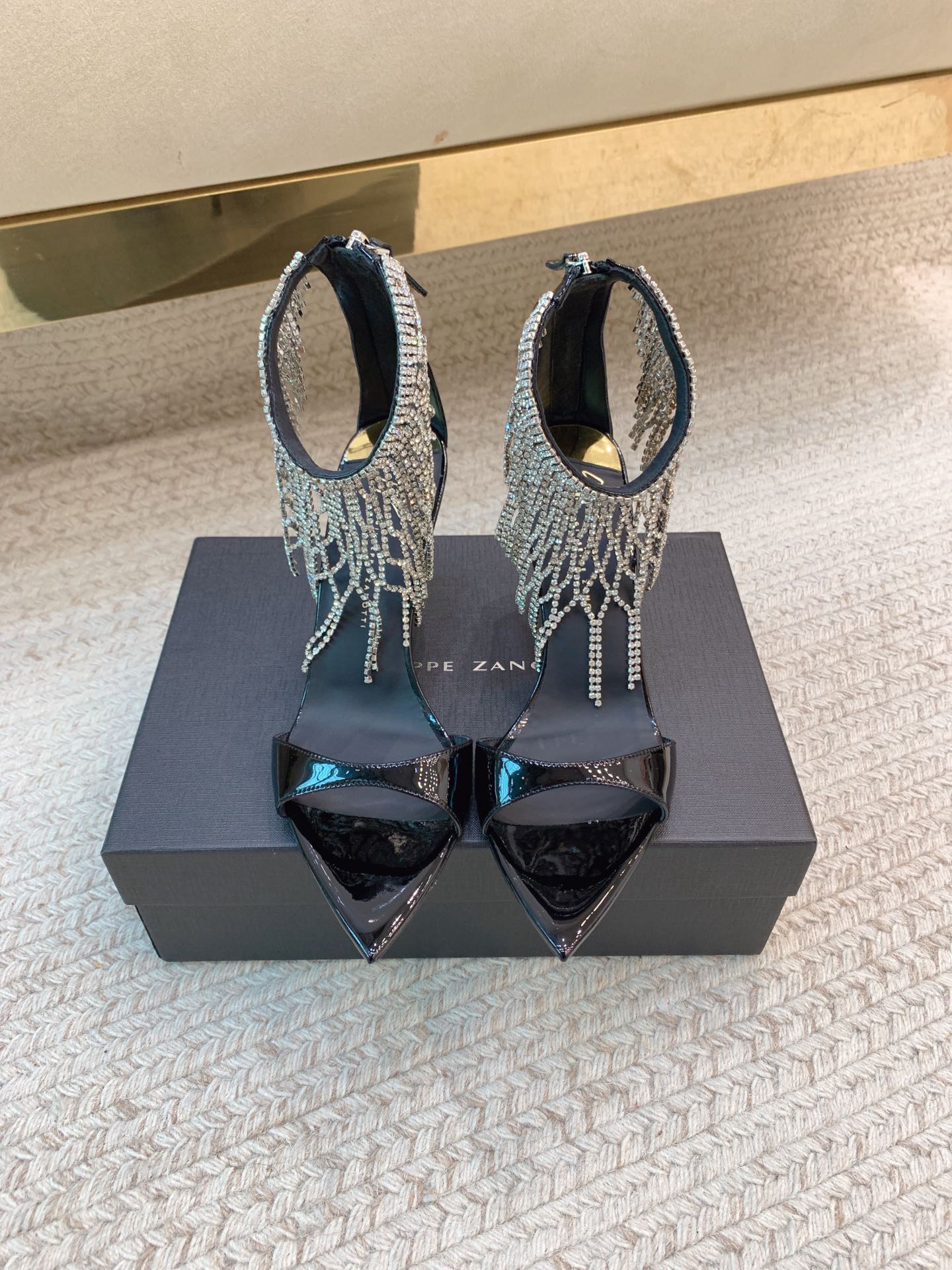 High-Quality Crystal Chain Heels by Giuseppe Zanotti for SS25 Collection - 图片 5