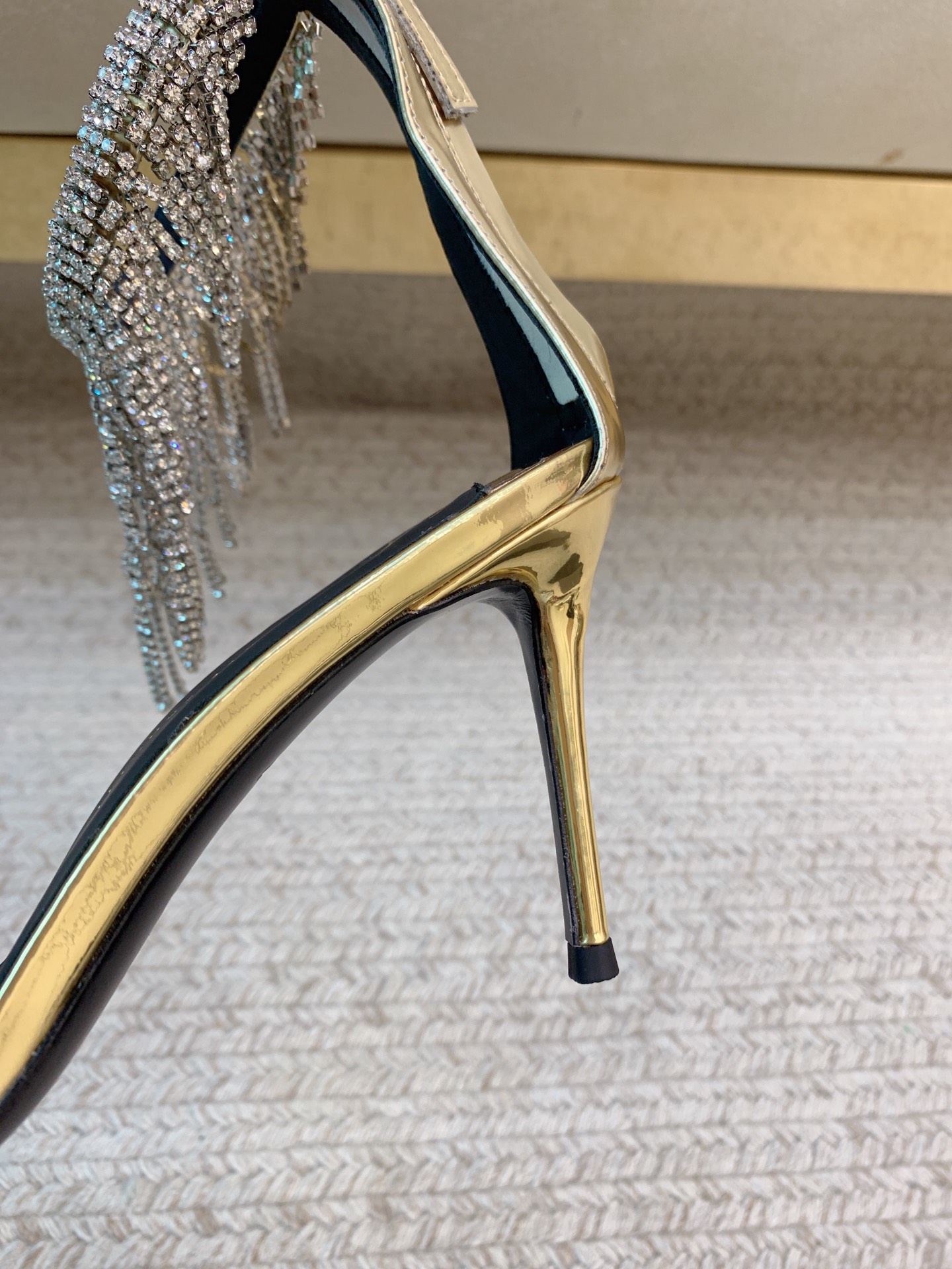 Luxury Crystal Chain Heels: Giuseppe Zanotti SS25 Collection Overview - 图片 7