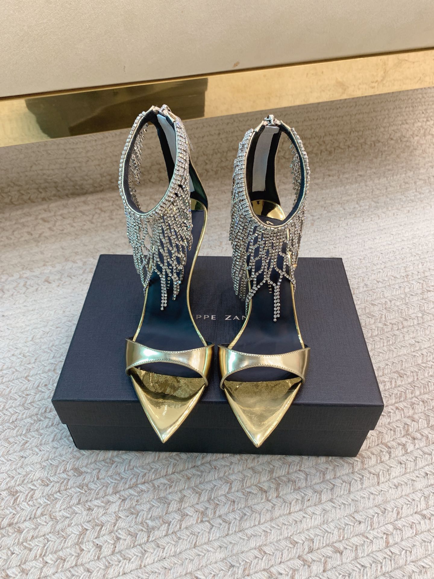 Luxury Crystal Chain Heels: Giuseppe Zanotti SS25 Collection Overview - 图片 5