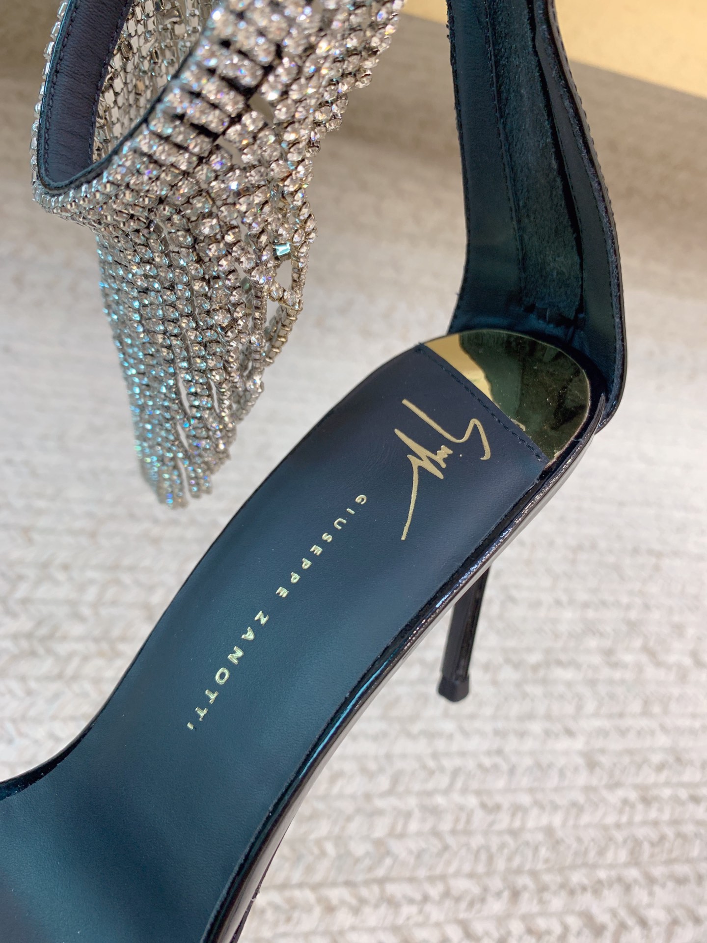 High-Quality Crystal Chain Heels by Giuseppe Zanotti for SS25 Collection - 图片 6
