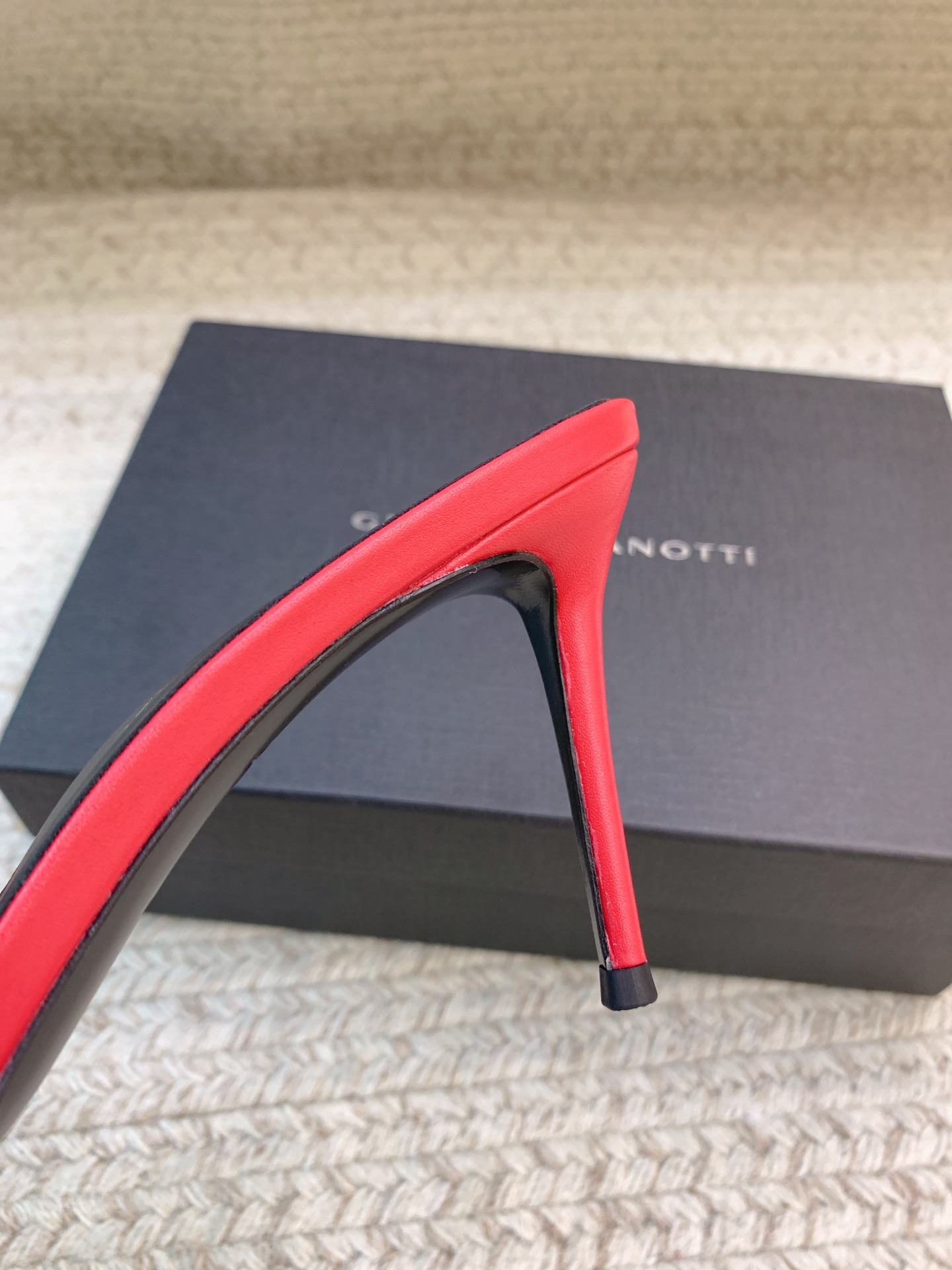 High-Quality Giuseppe Zanotti SS25 Threaded Slippers in Various Sizes - 图片 7