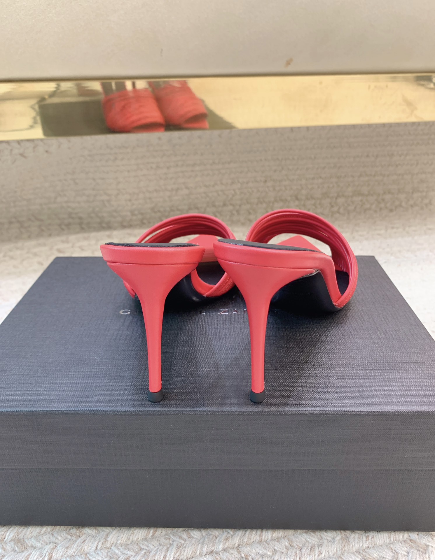 High-Quality Giuseppe Zanotti SS25 Threaded Slippers in Various Sizes - 图片 2