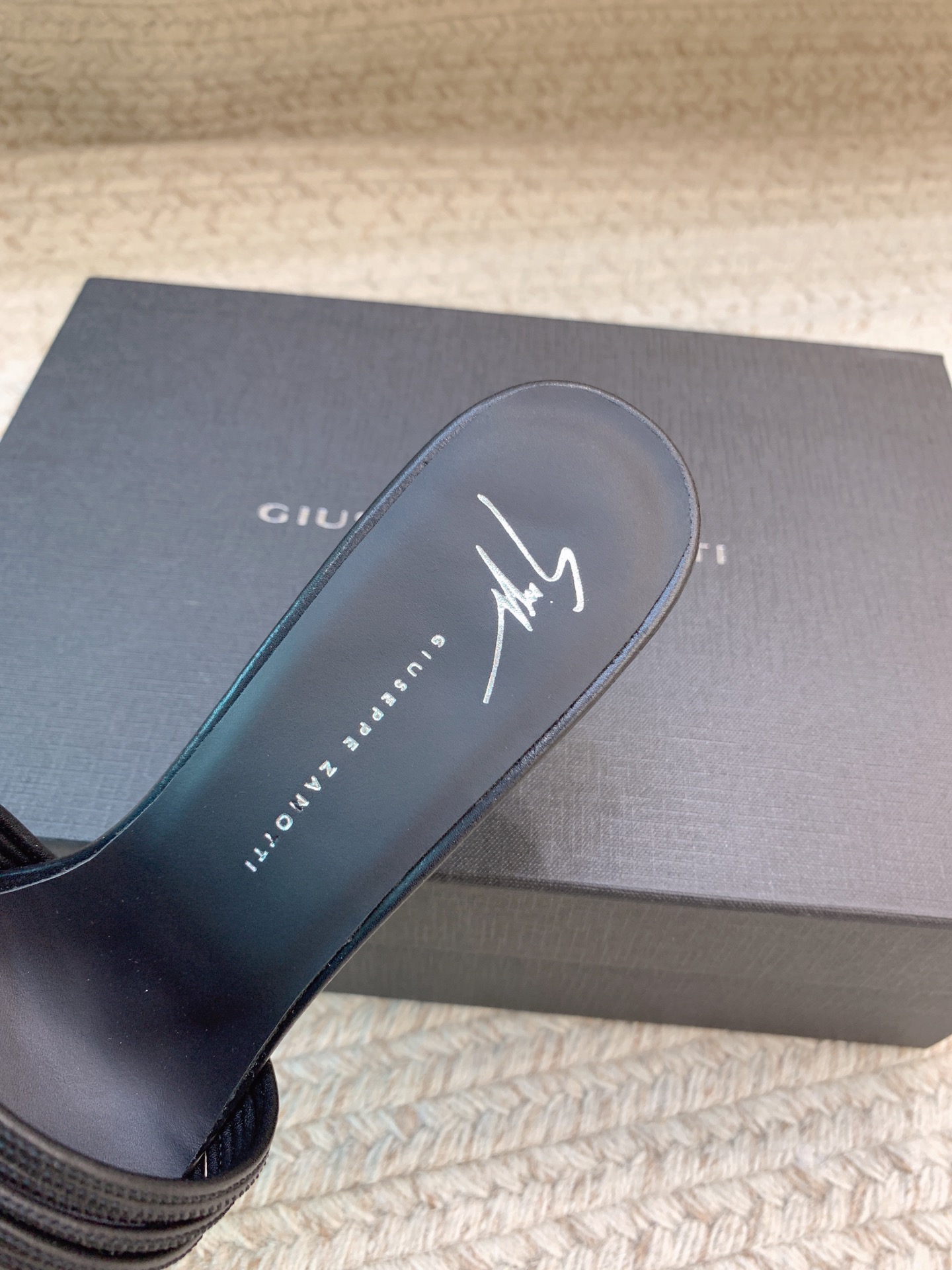 High-Quality Giuseppe Zanotti SS25 Threaded Slippers in Various Sizes - 图片 6