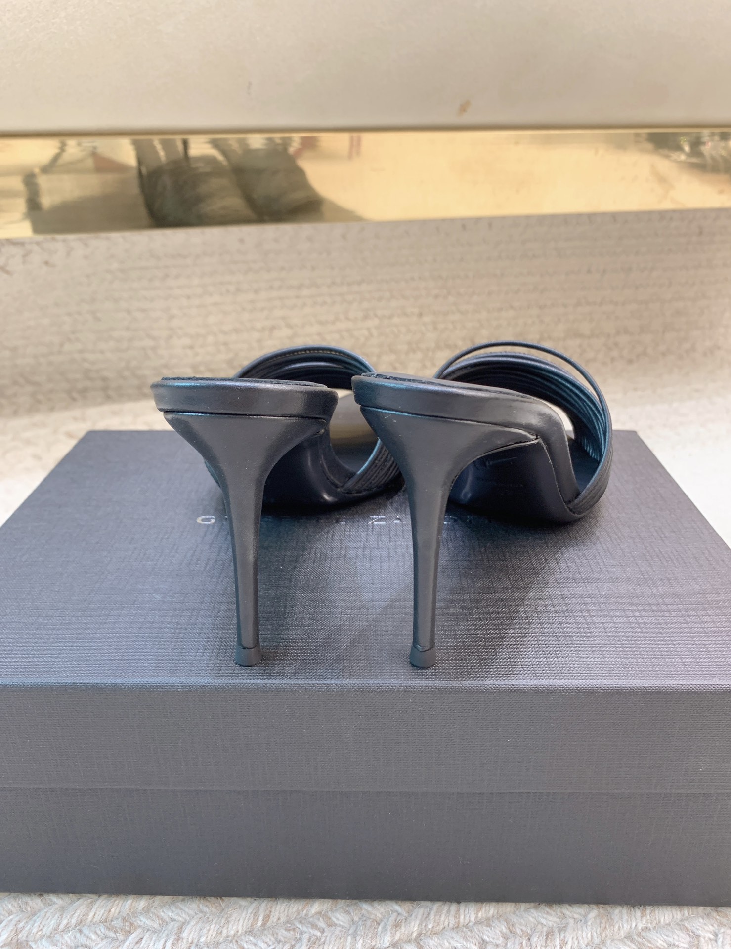 High-Quality Giuseppe Zanotti SS25 Threaded Slippers in Various Sizes - 图片 2