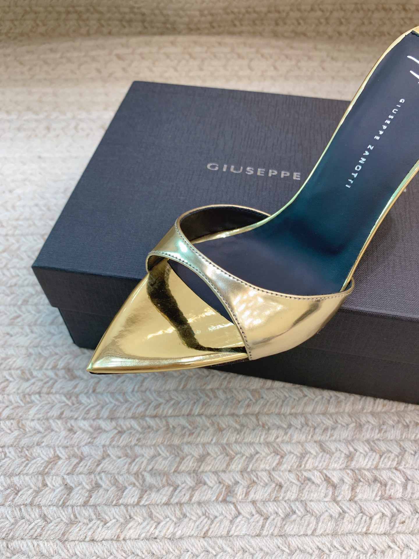 High-quality Giuseppe Zanotti SS25 Heels and Slippers in Various Sizes and Colors - 图片 4