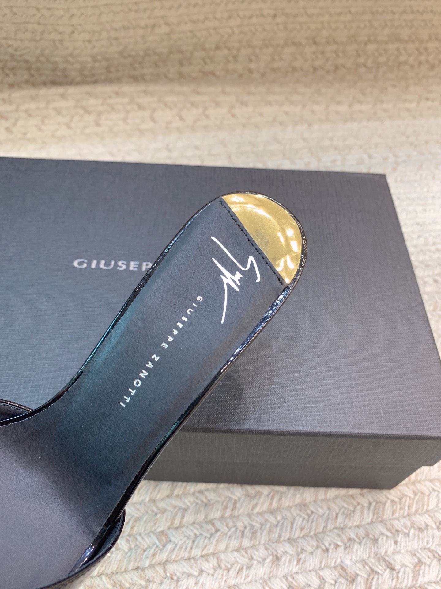 High-Quality Giuseppe Zanotti SS25 Heels and Slippers in Various Sizes, 744 Available - 图片 6