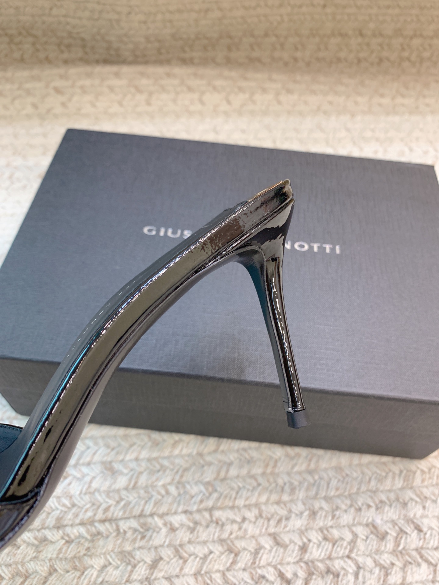 High-Quality Giuseppe Zanotti SS25 Heels and Slippers in Various Sizes, 744 Available - 图片 7