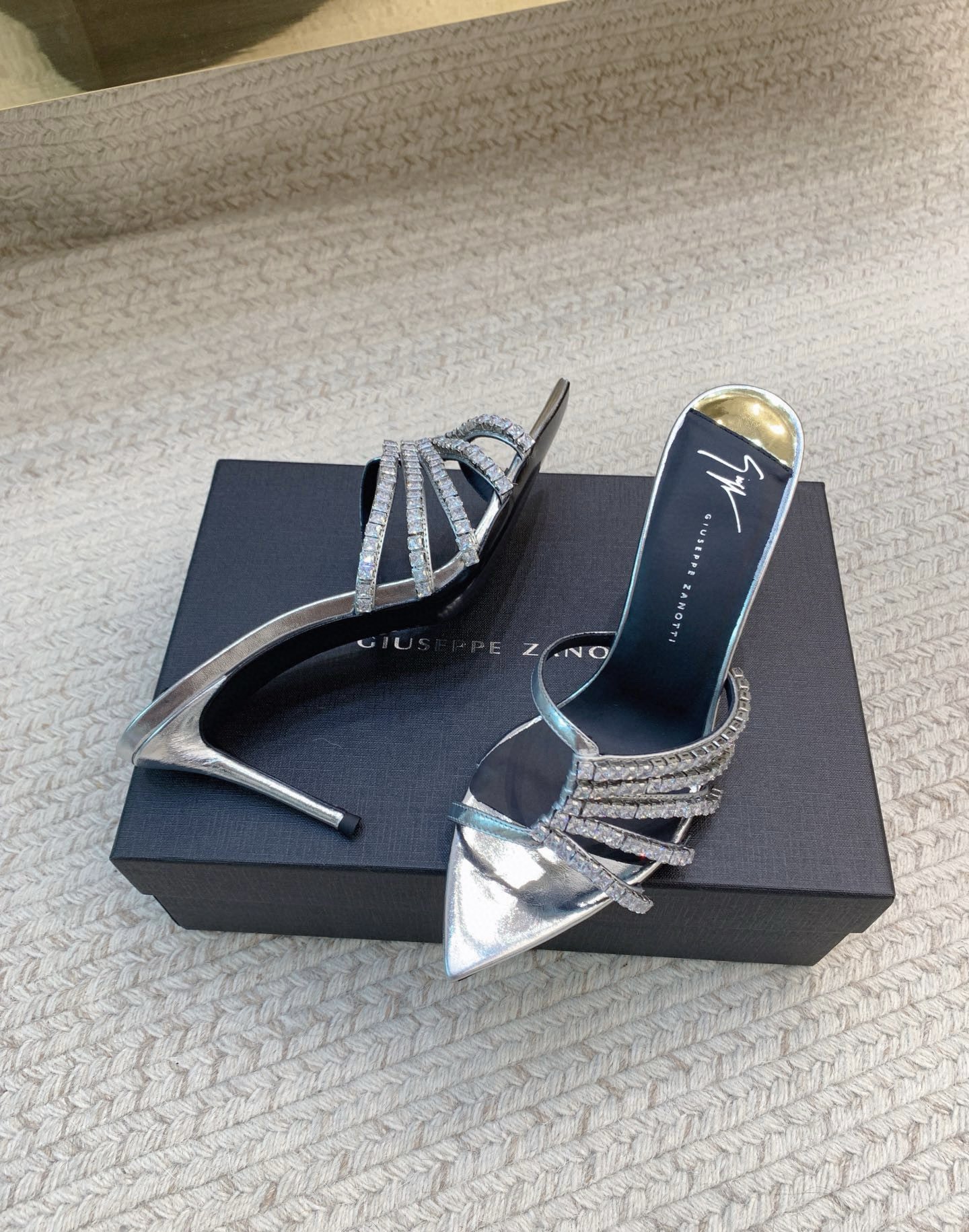 Luxury Diamond Belt Slippers by Giuseppe Zanotti: Premium Quality, Imported Leather, 8.5cm Heel - 图片 2