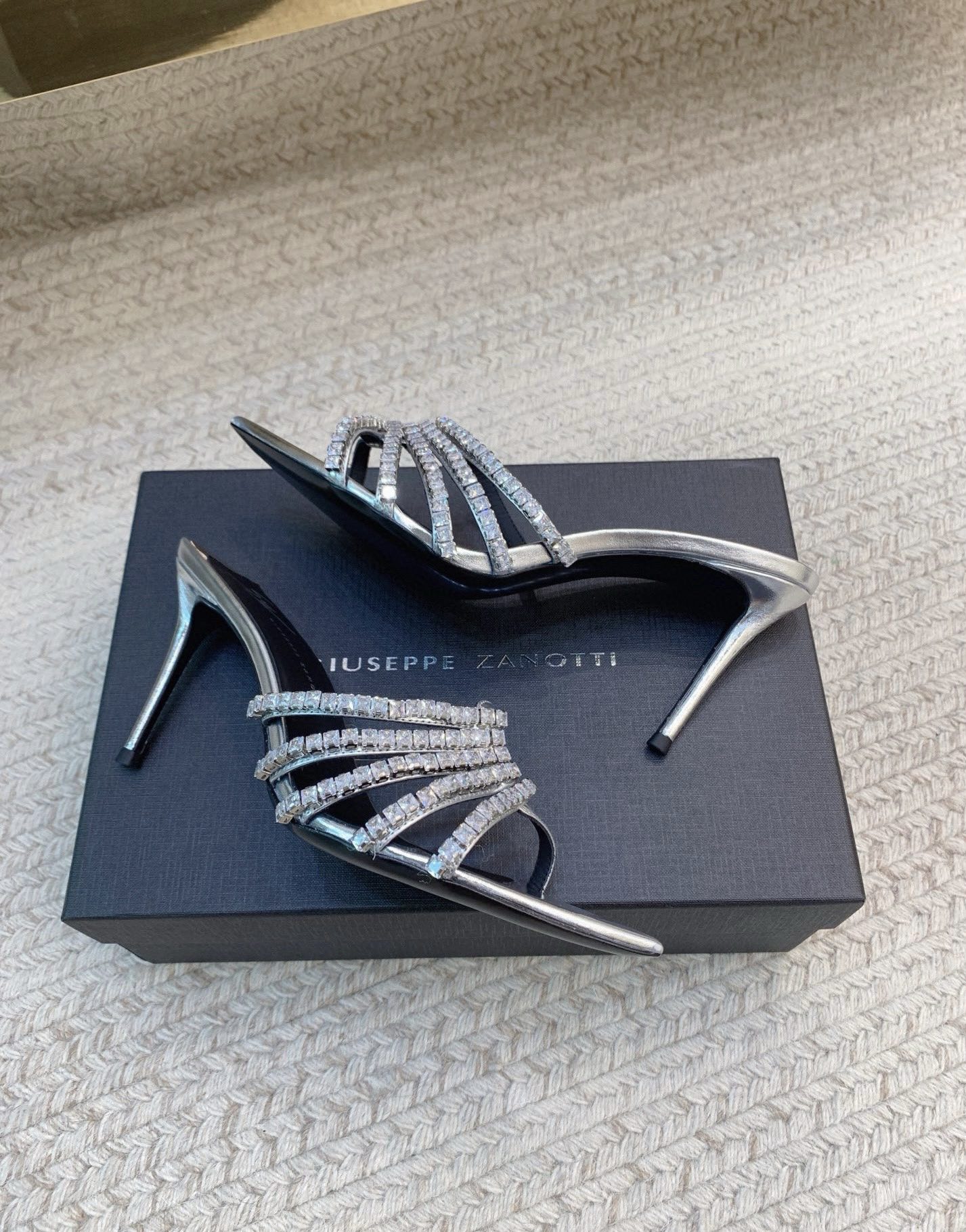 Luxury Diamond Belt Slippers by Giuseppe Zanotti: Premium Quality, Imported Leather, 8.5cm Heel - 图片 3