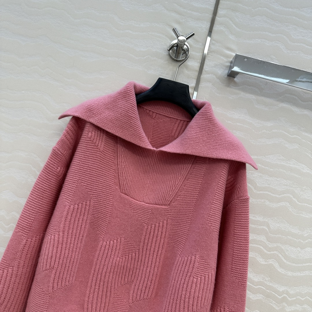 独家首发😏高端原单品质H字母毛衣。减龄大翻领设计极简穿搭设计感时髦又高级！重磅进口100%羊毛品质控必入