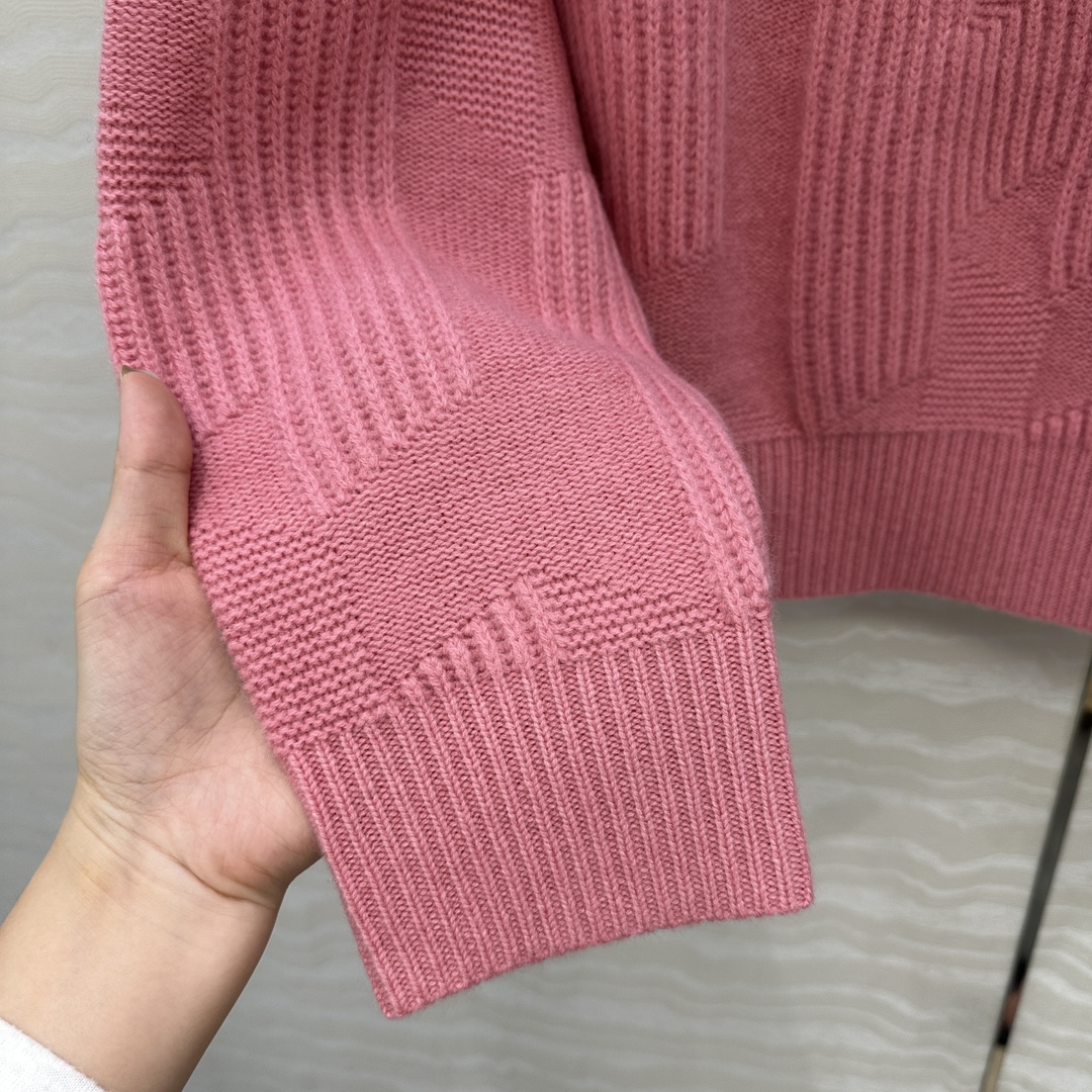 独家首发😏高端原单品质H字母毛衣。减龄大翻领设计极简穿搭设计感时髦又高级！重磅进口100%羊毛品质控必入