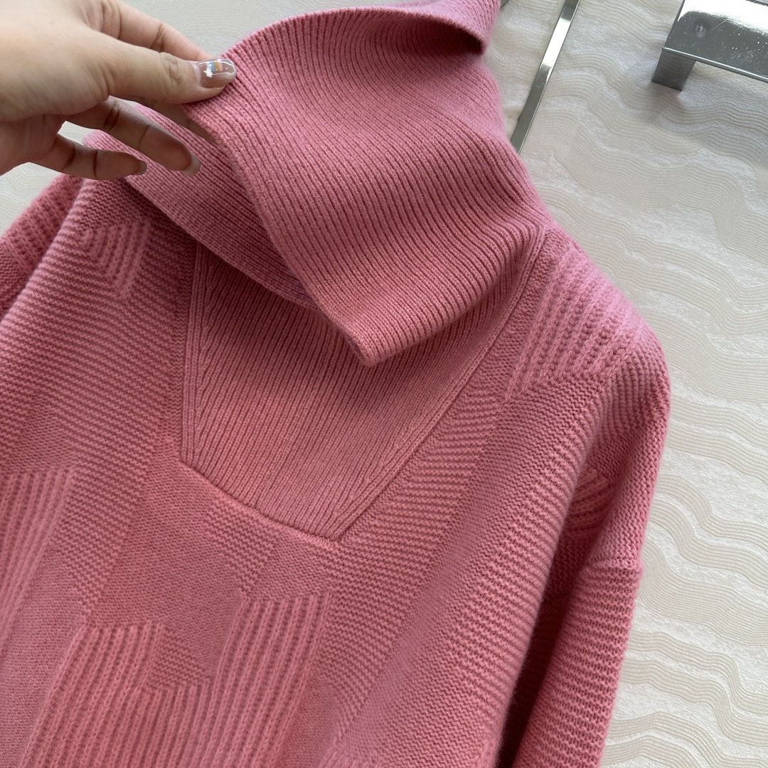 独家首发😏高端原单品质H字母毛衣。减龄大翻领设计极简穿搭设计感时髦又高级！重磅进口100%羊毛品质控必入