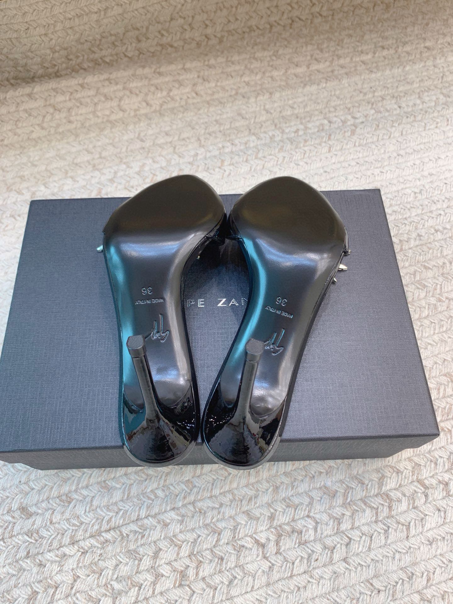 High-Quality Side-Drive Slippers with Genuine Leather Materials and 8.5cm Heel - 图片 4