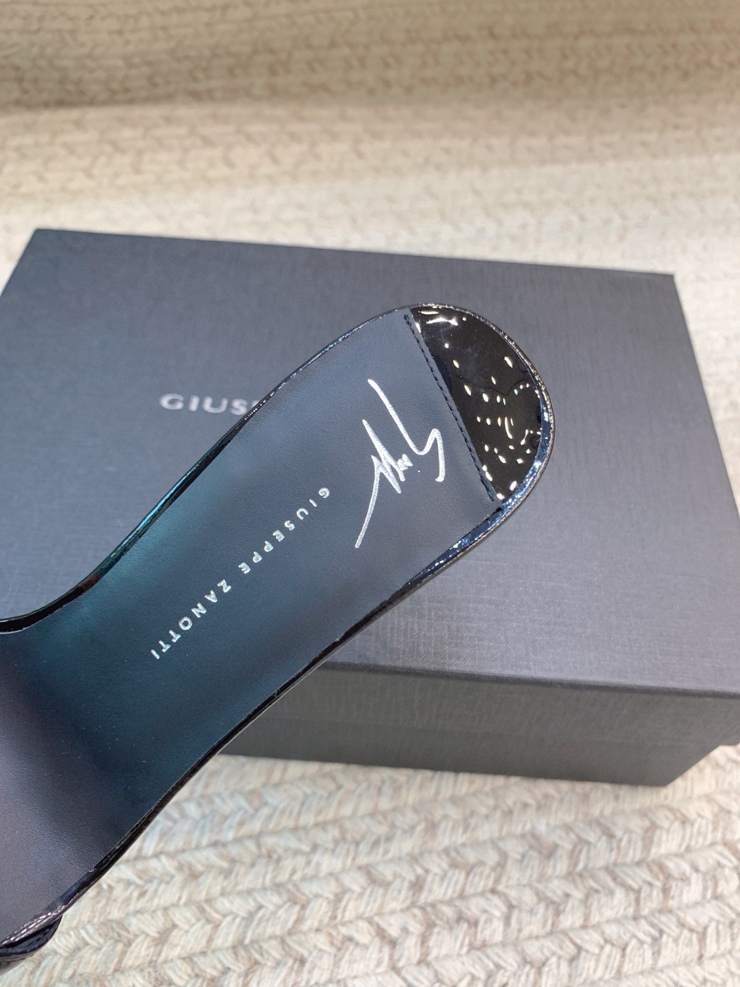 High-Quality Side-Drive Slippers with Genuine Leather Materials and 8.5cm Heel - 图片 6