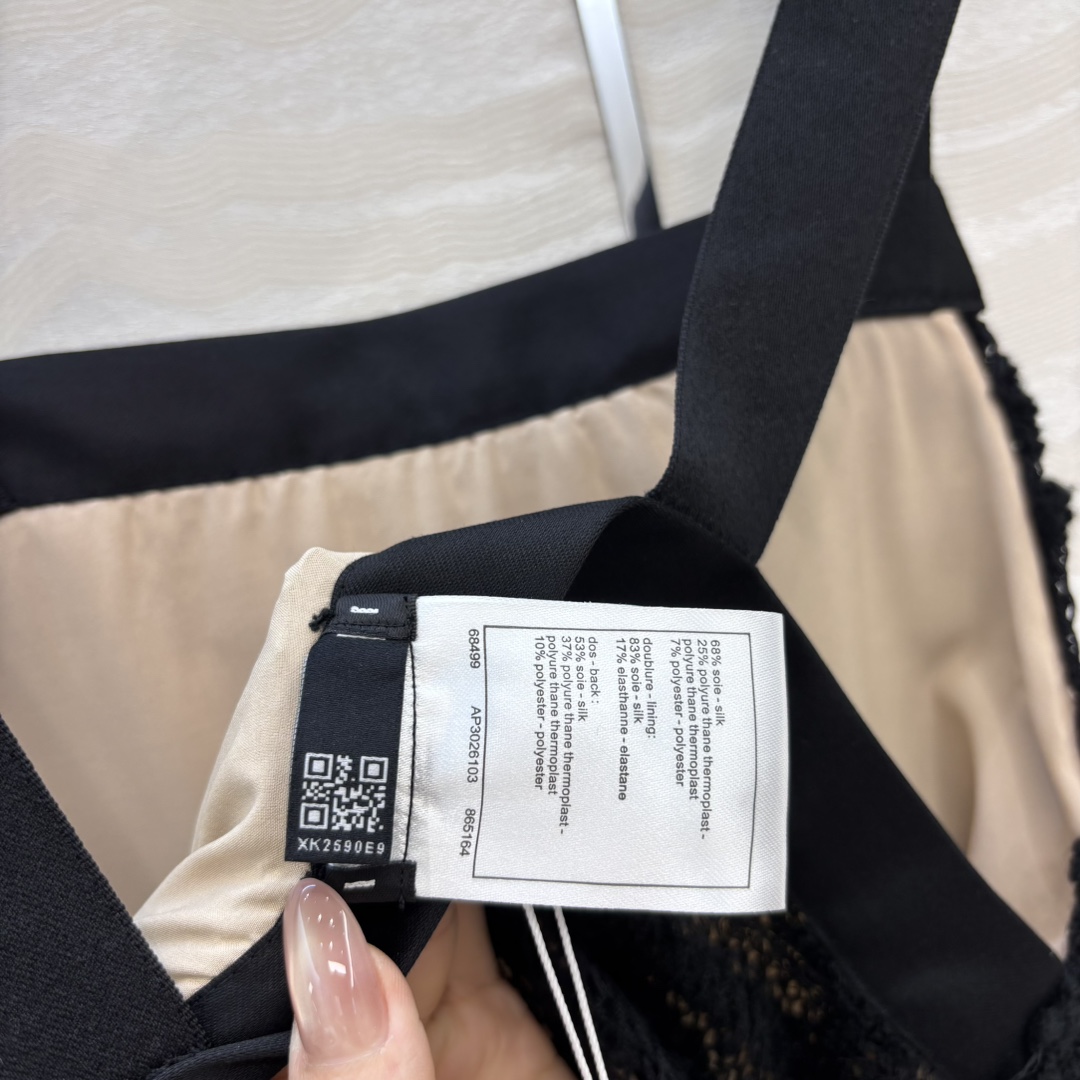 独家首发❤️原单品质，coco高定手工坊。绝美小仙女度假氛氛围穿搭！白富美神器！重工艺蚕丝缕空勾花编织工