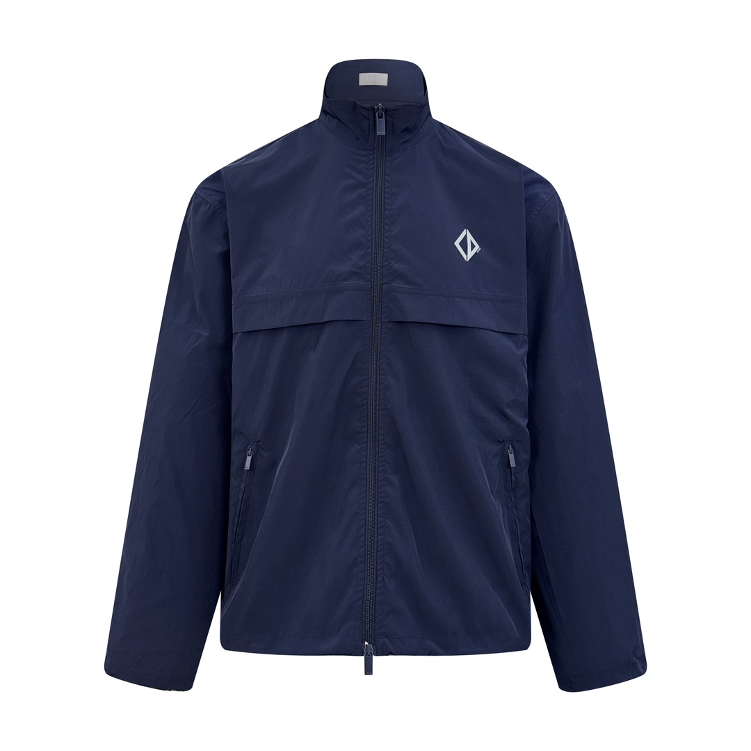 NO:473659,.Dior Diamond logo zipper jacket Customized intelligent functional technology silk Light and tough, smooth draping and comfortable skin, with a deep blue, calm and connotation, setting a versatile tone. The front Dior Diamond logo is presented in a simple and exquisite form, complementing the eye-catching trim Dior logo on the back. When the light falls, it instantly blooms brightly. The stand-up collar design cleverly embodies the neckline, showing off its sharp disassembly from the wine. Dynamic style. It interprets a new state of sports aesthetics with a pioneering posture. Craft 1: Infrared positioning and hot painting process. Infrared alignment CD Diamond has a more accurate position. It is processed with thermal transfer materials. Firm and solid. Lasting and beautiful. Craft 2: Template opening bag. Preset templates are used to guide the position of the bag. Shape and size.  Accuracy ensures the quality of the bag opening process 3: The fabric is washed, with better texture, not easy to deform, not easy to shrink, not easy to fade, maintain long-term beauty, Auxiliary materials Customized 1:1 Dior Zipper Customized 1:1 Dior Pig Nose Cress Customized 1:1 Dior Corner Customized 1:1 Dior Rubber Rope Customized 1:1 Dior Trademark Size 50 52 54 56 Exclusive, Dior, Jackets & Coats,alexander wang19860909.Dior Diamond 标志拉链夹克 定制智感机能科技绸 轻盈坚韧 垂感爽滑 舒适贴肤 以一抹深邃的蓝 沉稳且富有内涵 奠定了百搭的基调 前幅Dior Diamond标志以简约而精致的形态呈现 与背面醒目饰边Dior标志相得益彰 当光线酒落 瞬间绽放璀璨光芒 立领设计巧妙地修饰了颈部线条 尽显干脆与酒脱 动感风华 以先锋之姿演绎运动美学新境 工艺1: 红外线定位烫画工艺 红外线对位CD Diamond 位置更为精准 利用热转印材料进行处理 牢固结实 持久美观 工艺2: 模版机开袋 预设的模板来指导开袋的位置 形状和大小 精确性确保了开袋效果质量 工艺3: 面料都经过浇洗 手感质感更佳 不易变形 不易缩水 不易褪色 保持长久的美观 辅料 定制1:1 Dior 拉链 定制1:1 Dior 猪鼻扣 定制1:1 Dior 鸡眼 定制1:1 Dior 橡筋绳 定制1:1 Dior 商标 版型 宽松版型 尺码 50 52 54 56 独家专供,,dior,jackets & coats,alexander wang,Men's clothing