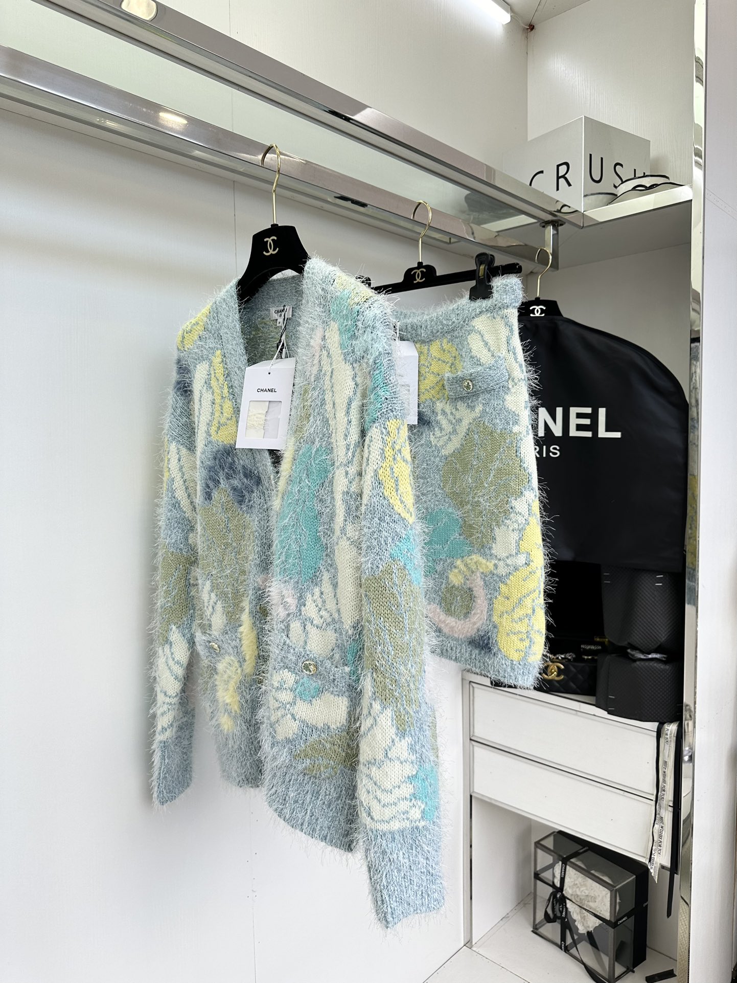 Chanel-Style Women's Two-Piece Set: Elegant Floral Embossed Top and Skirt 3 i1752433604 4528 1