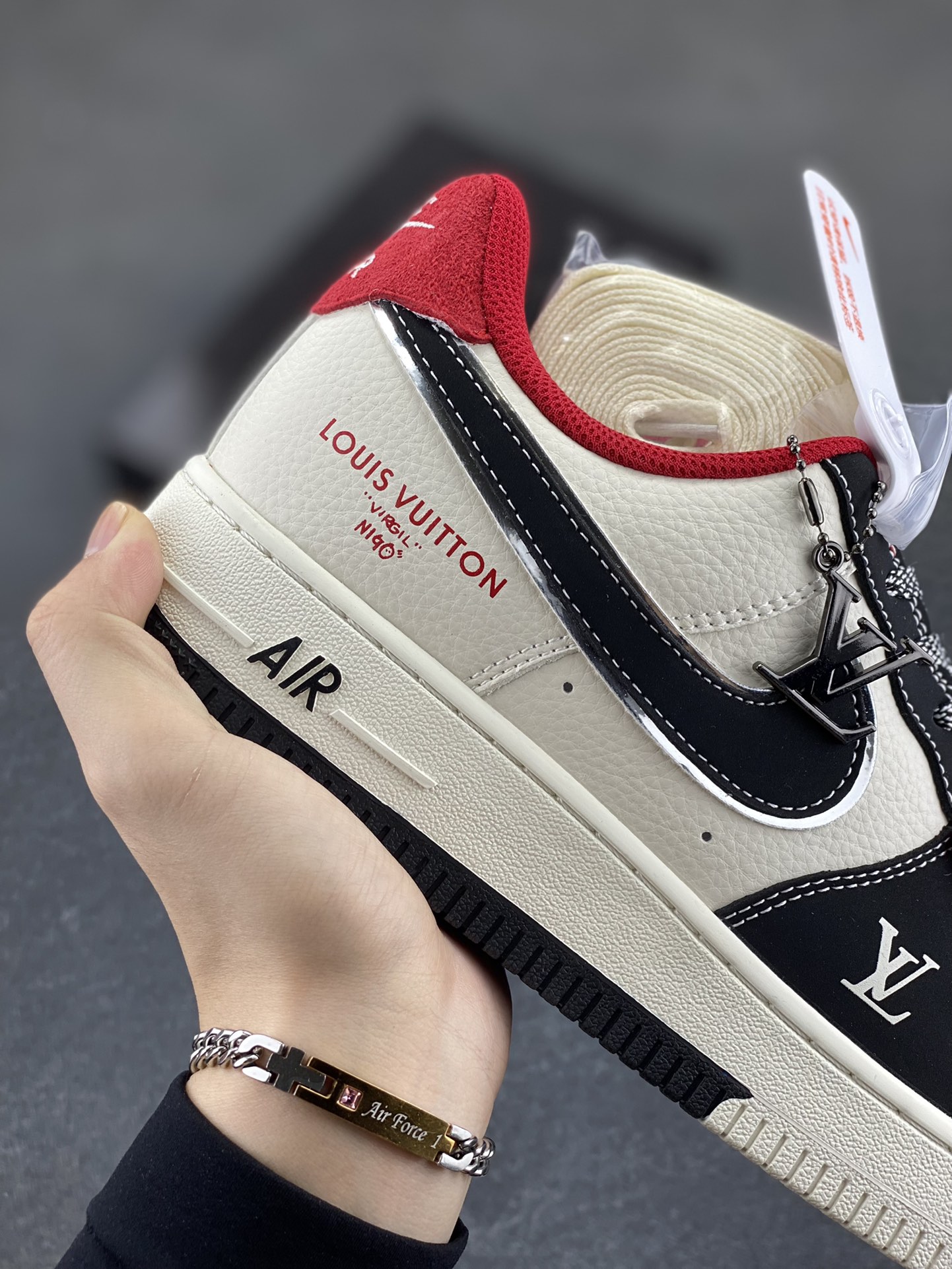 图片[6]-NIke Air Force 1 \’07 Low “LV联名——双拼黑红”空军一号 低帮 运动鞋 休闲鞋 折边针车 工艺难度大 原楦头原纸板 原装鞋盒 定制五金配件 内置全掌气垫 原厂鞋底 货号：CS5288-022 尺码：36 36.5 37.5 38 38.5 39 40 40.5 41 42 42.5 43 44 44.5 45-选品中心