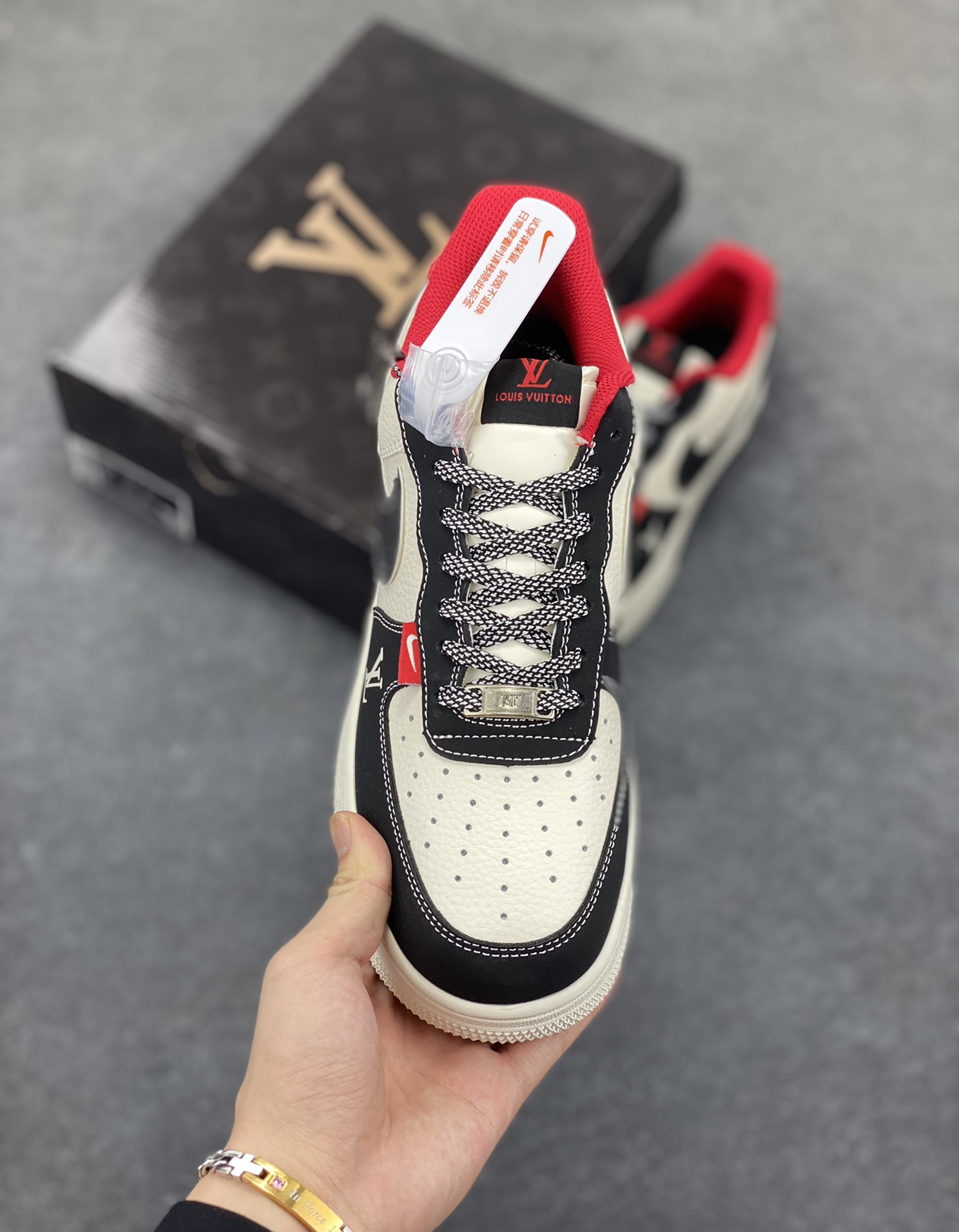 图片[2]-NIke Air Force 1 \’07 Low “LV联名——双拼黑红”空军一号 低帮 运动鞋 休闲鞋 折边针车 工艺难度大 原楦头原纸板 原装鞋盒 定制五金配件 内置全掌气垫 原厂鞋底 货号：CS5288-022 尺码：36 36.5 37.5 38 38.5 39 40 40.5 41 42 42.5 43 44 44.5 45-选品中心
